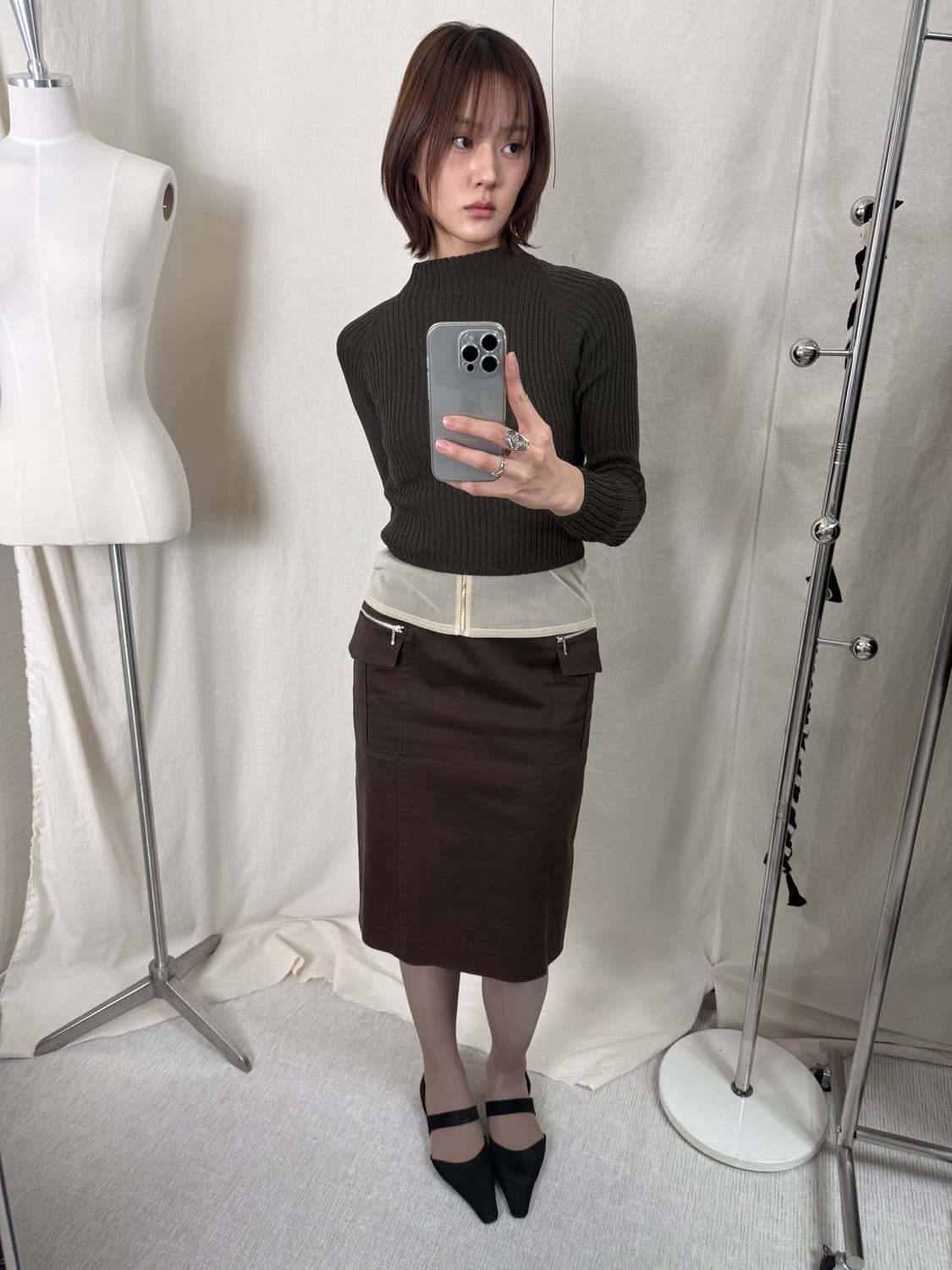 Excursion 카키 니트 크롭 탑 (Made in Hongkong) 상품이미지2