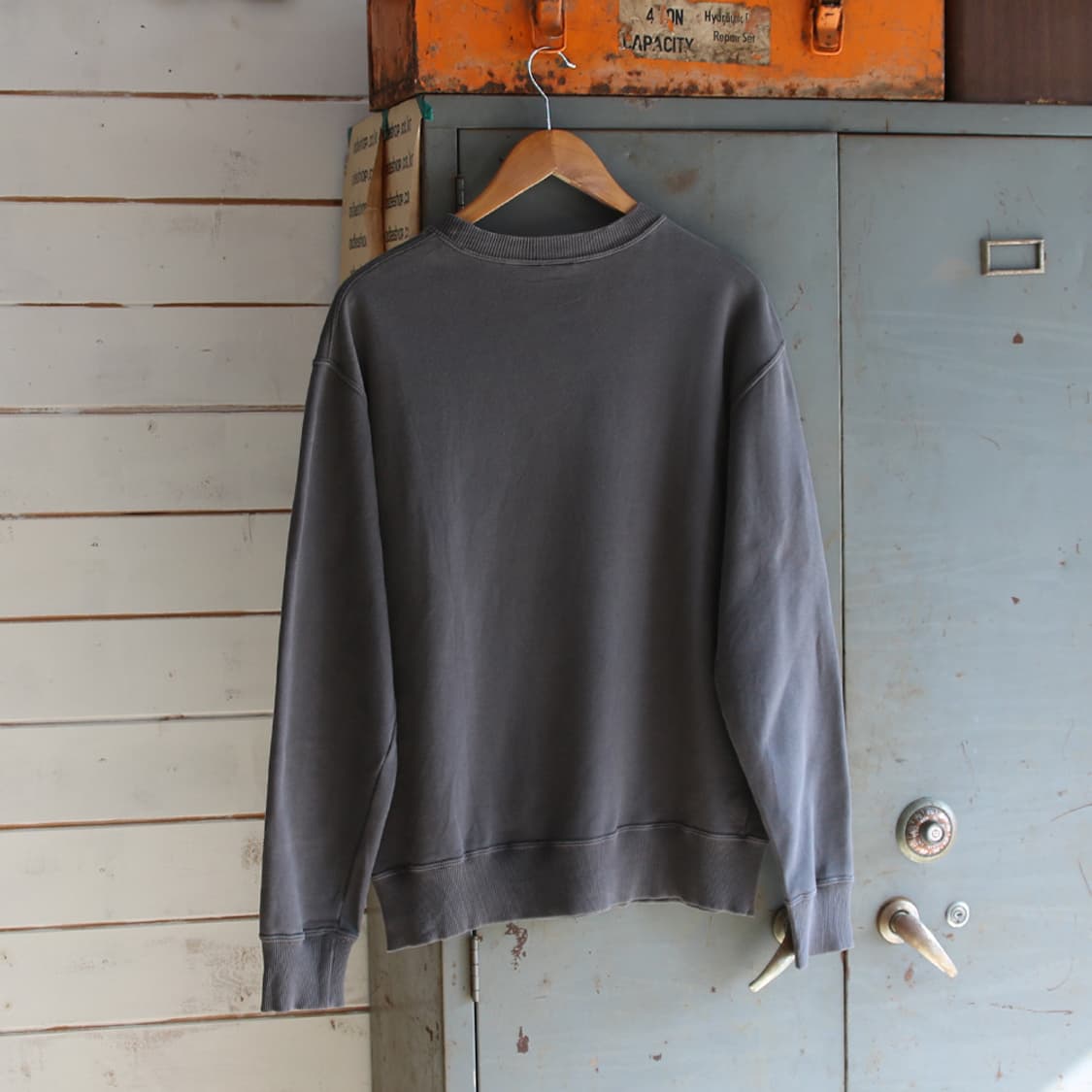 (착용컷) Champion 스웻 셔츠 (남성용 100-103) 상품이미지2