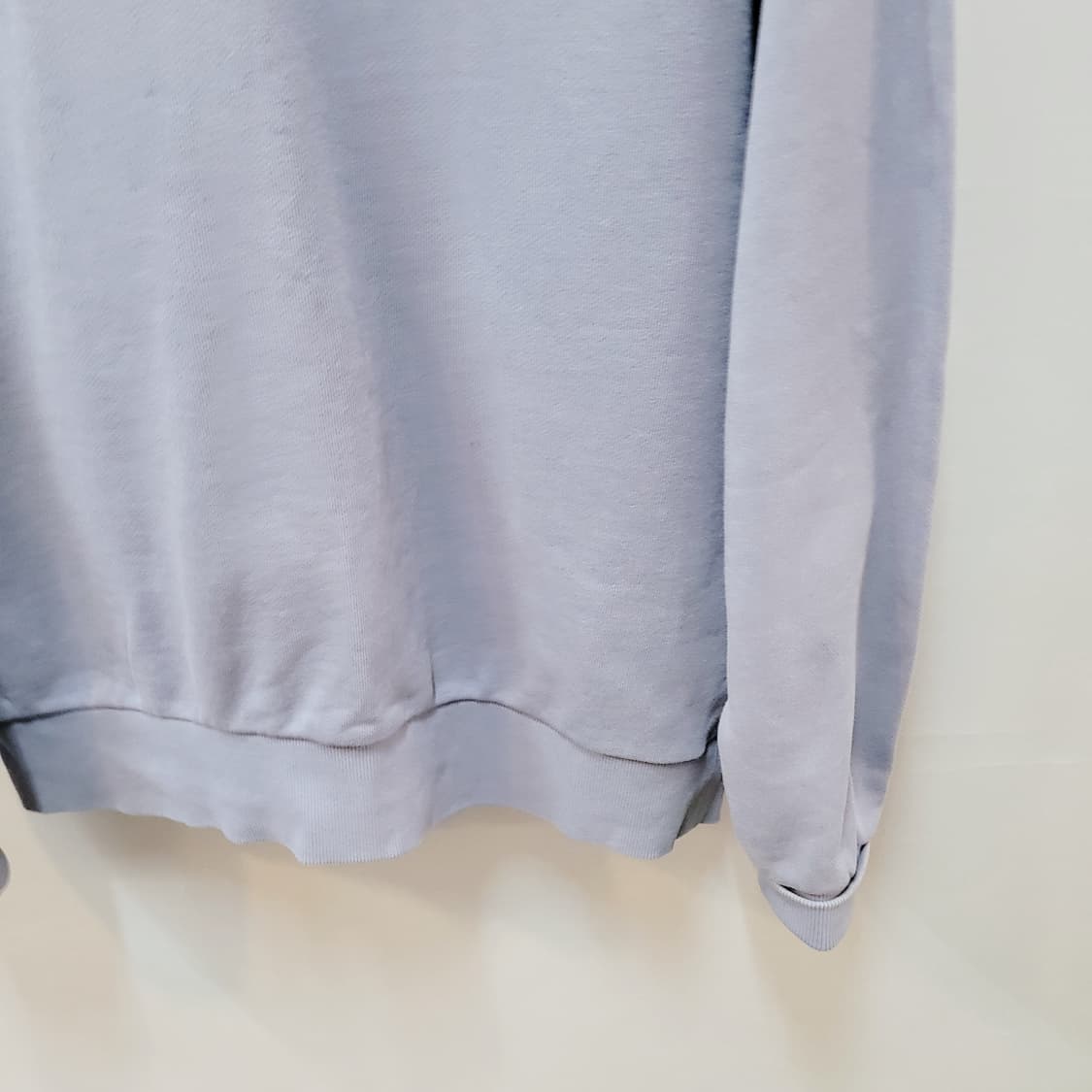 L) 비바스튜디오 스몰로고 맨투맨  상품이미지2