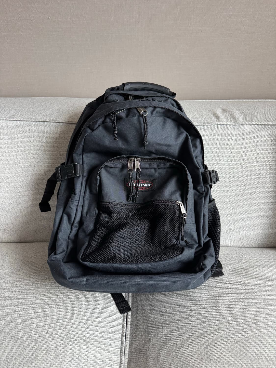 [EASTPAK]이스트팩 에그웜_미드나잇 컬러 37L 상품이미지1