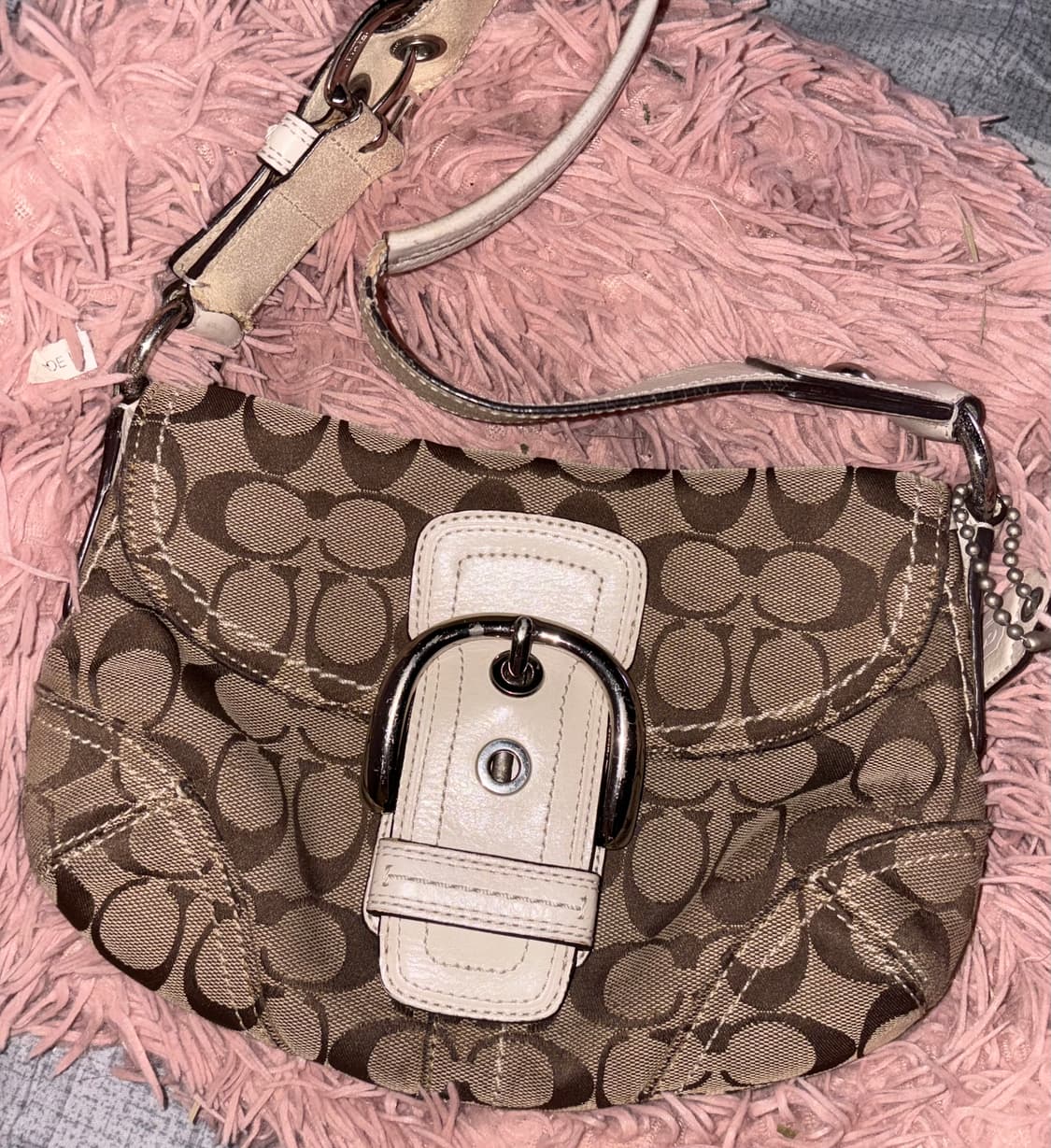 [갸루템] Y2K 코치 버클 포인트 클래식 시그니처 숄더백 상품이미지1