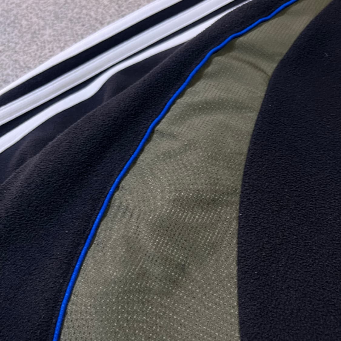 아디다스 올 블랙 플리스 집업 자켓 상품이미지6