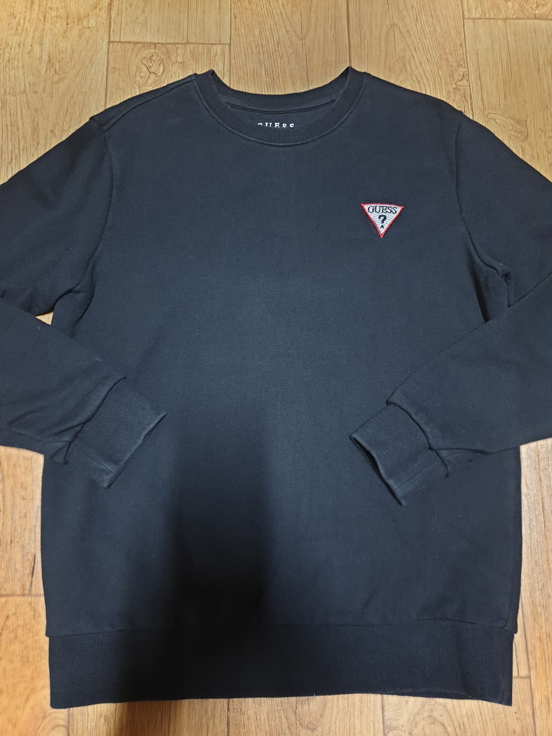 1037 게스 라운드 긴팔티 95 사이즈입니다 상품이미지2