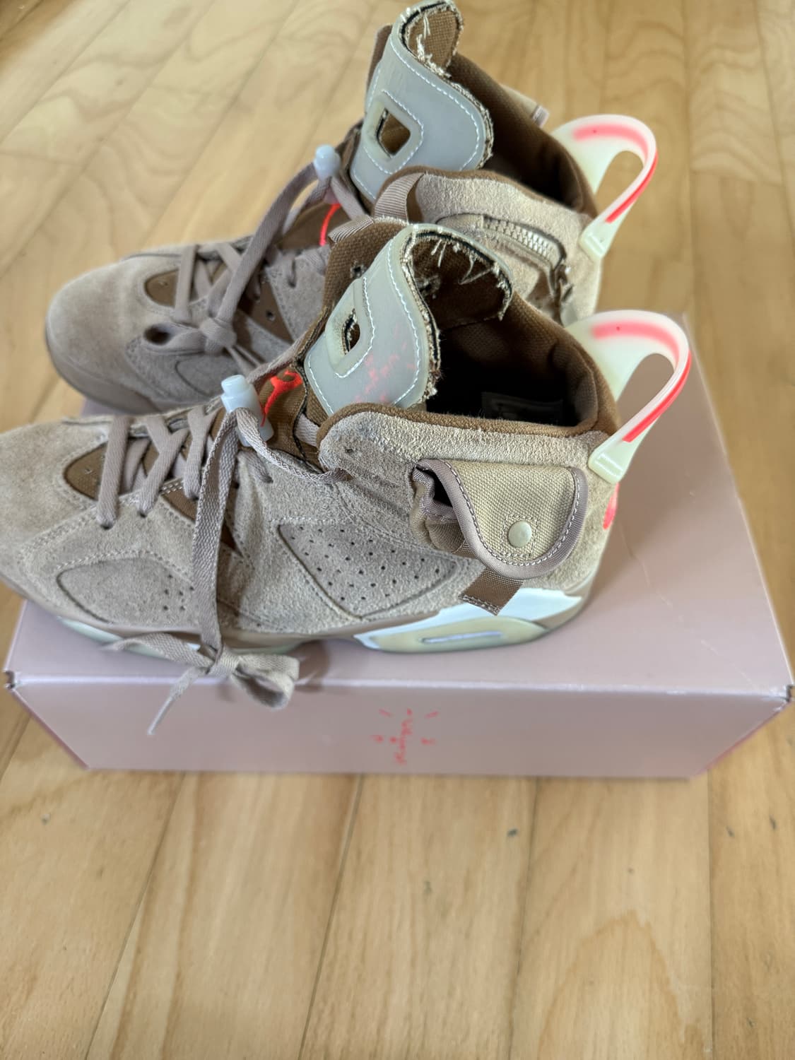 조던 6 x 트래비스 스캇 레트로 SP 브리티쉬 카키  상품이미지2