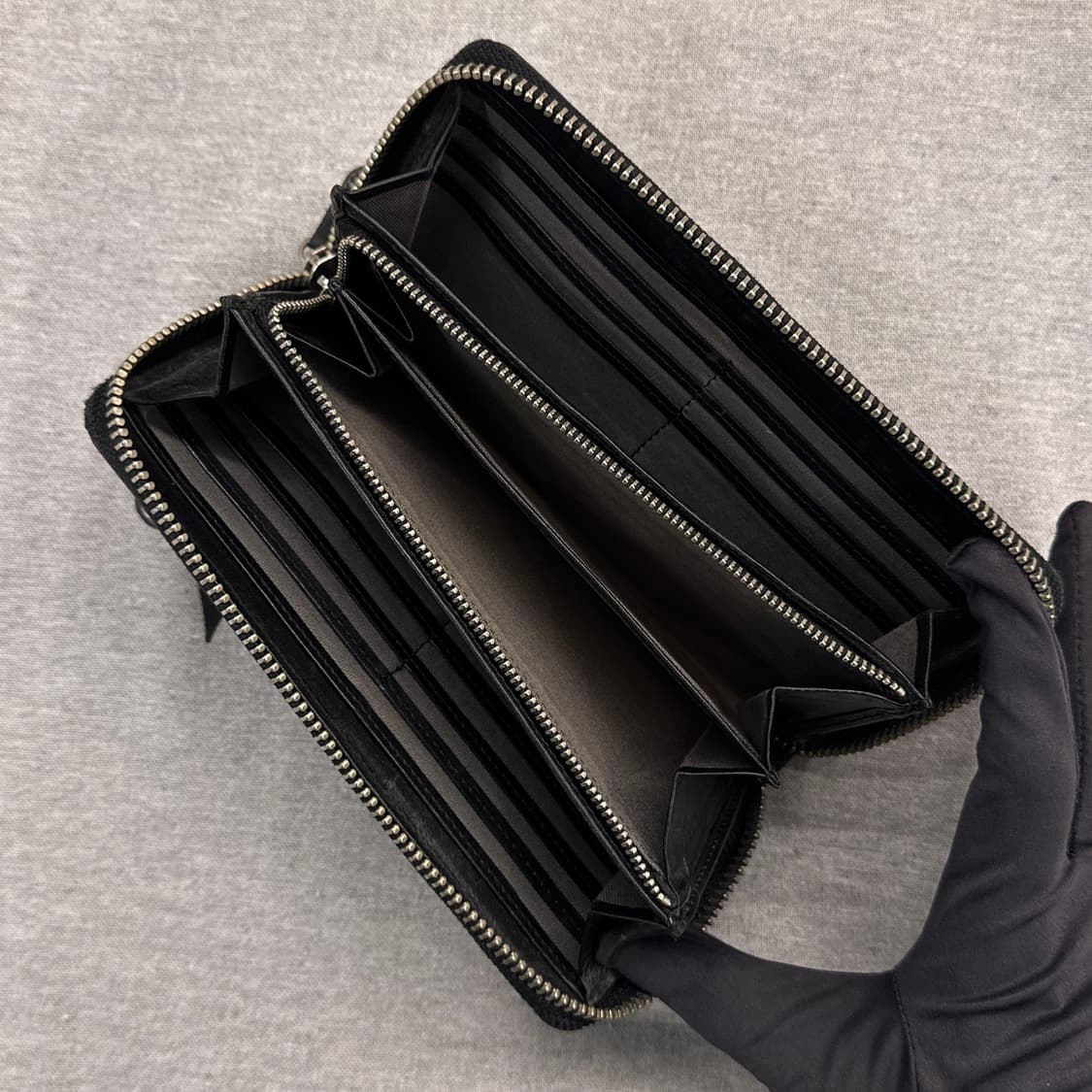 비비안웨스트우드 오브 엠보싱 가죽 장지갑 상품이미지4