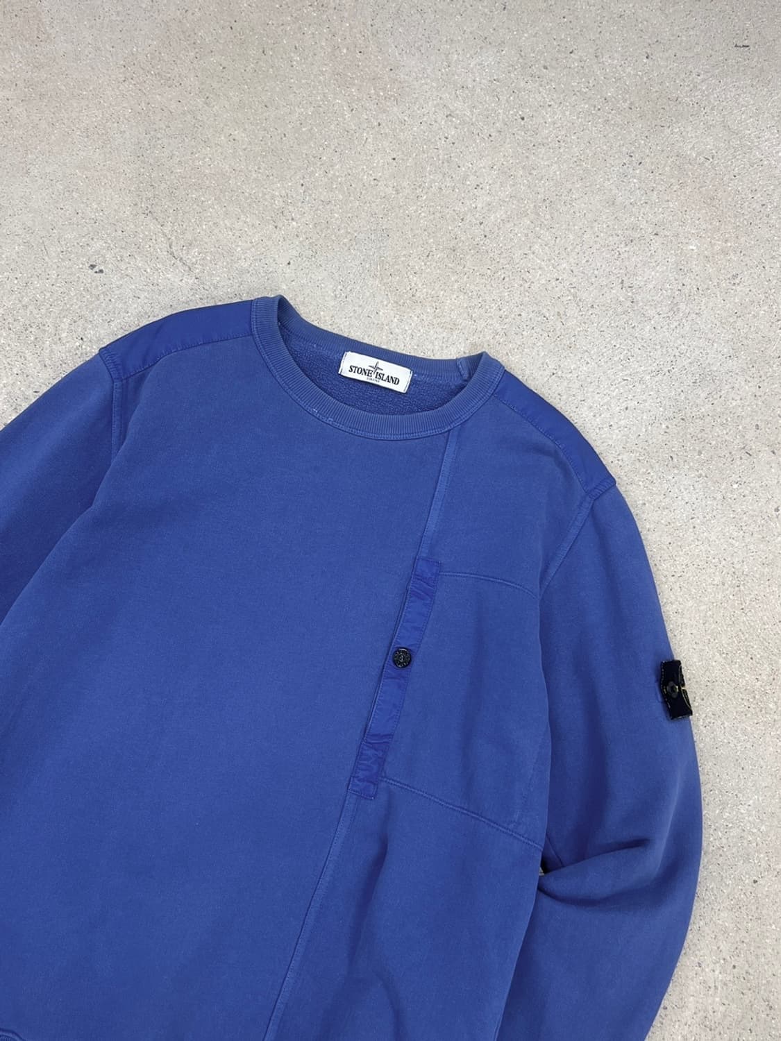 스톤아일랜드 와펜 블루 포켓 맨투맨 상품이미지3