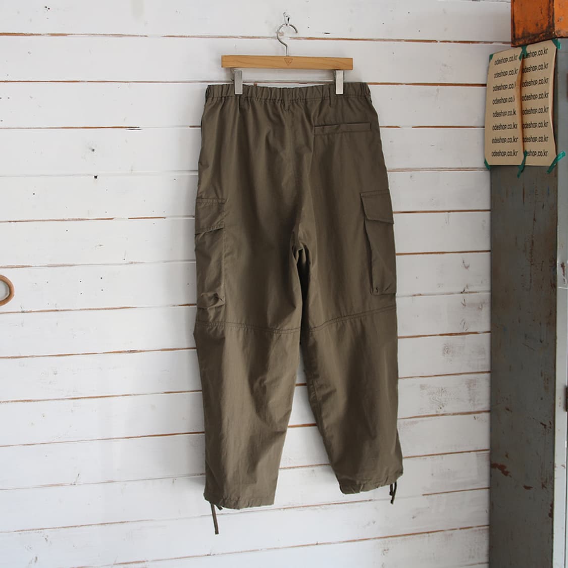 (착용컷) 유니클로 와이드 밴딩 카고 팬츠 (남성용 XL) 상품이미지2