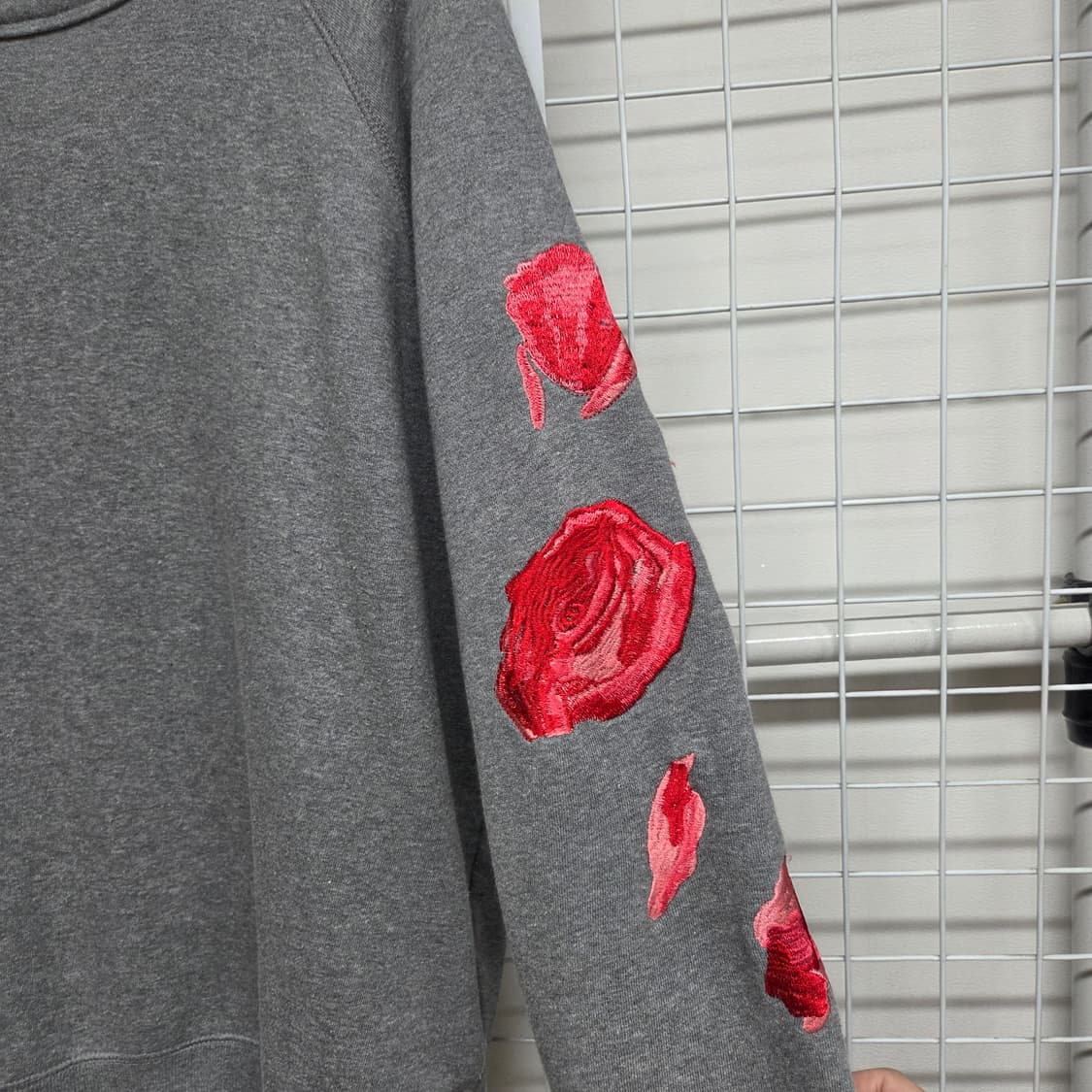 아워레가시 로즈맨투맨 (하정우착용) m 상품이미지3