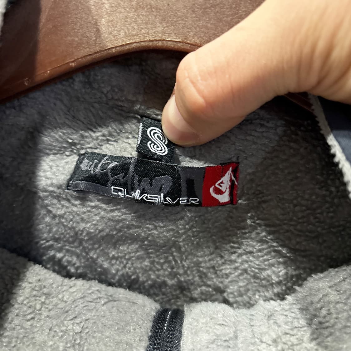 Quiksilver 테크 아웃도어 플리스 자켓 소매그래픽 컬러블럭 차콜 상품이미지8