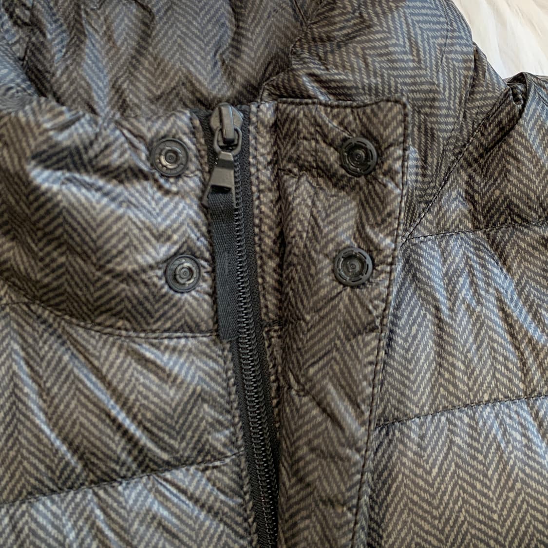 일본 유니클로 헤링본 패턴 덕다운 경량패딩 1818 상품이미지4