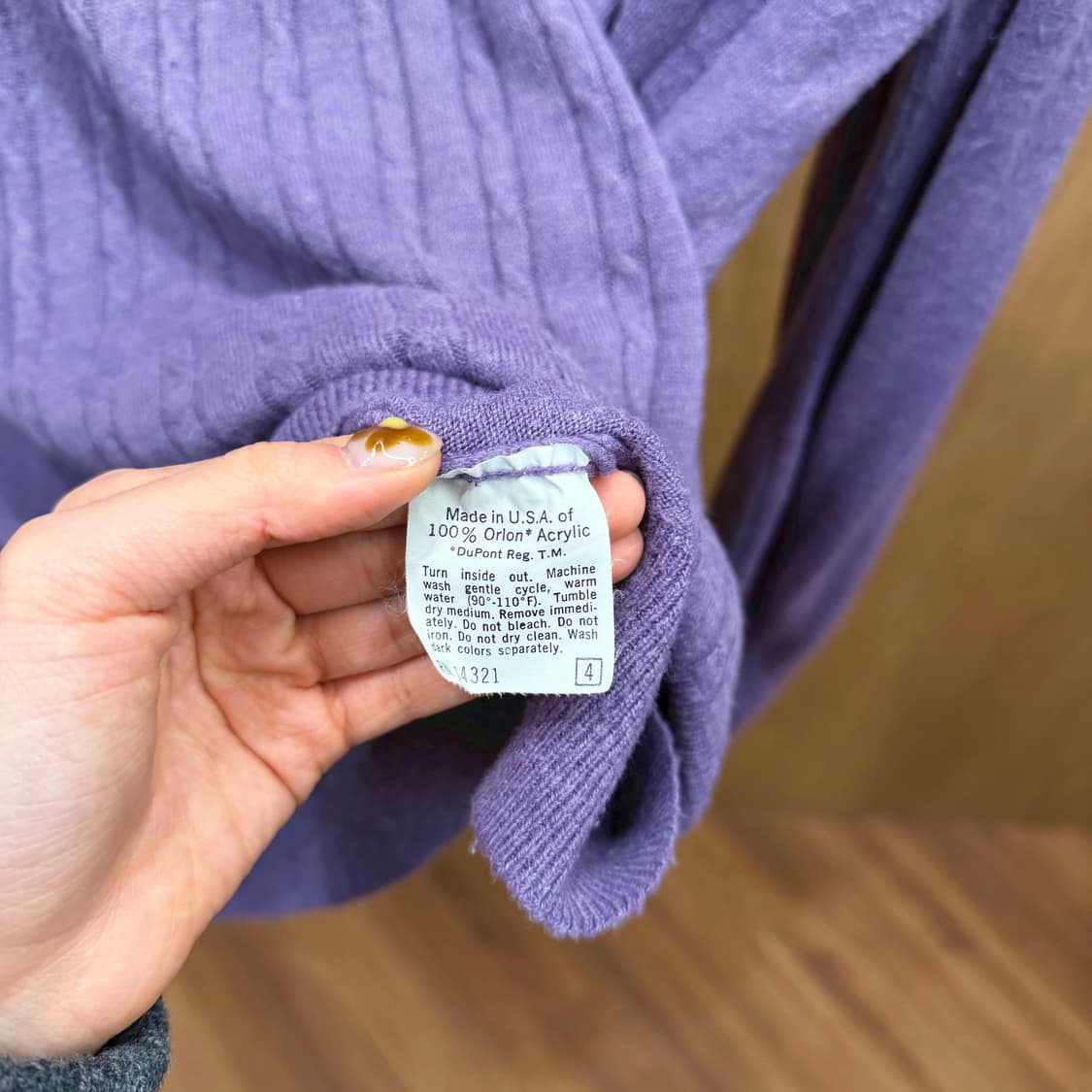 크리스찬 디올 브이넥 케이블 니트 로고 자수 디테일 레귤러핏 라이트 퍼 상품이미지8