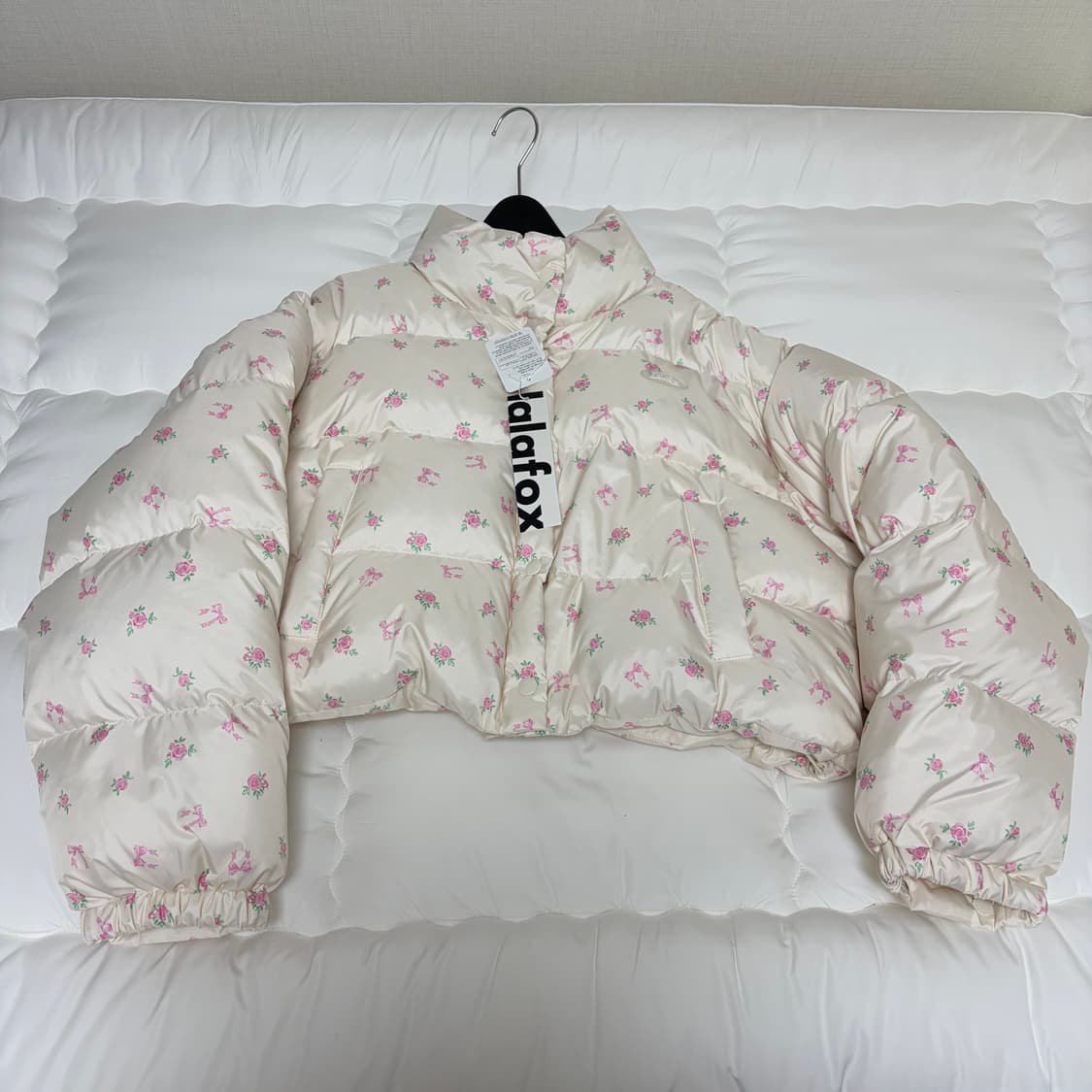 [웬디 착용/정가 33만 원] 라라폭스 플라워 프린트 크롭 패딩 상품이미지7