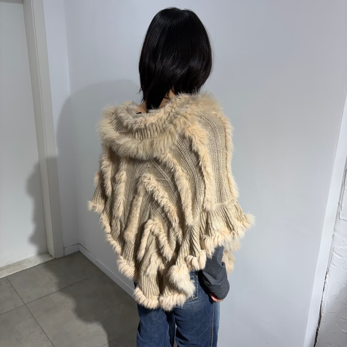 chelsea garb 베이지 퍼케이프 망토 상품이미지4