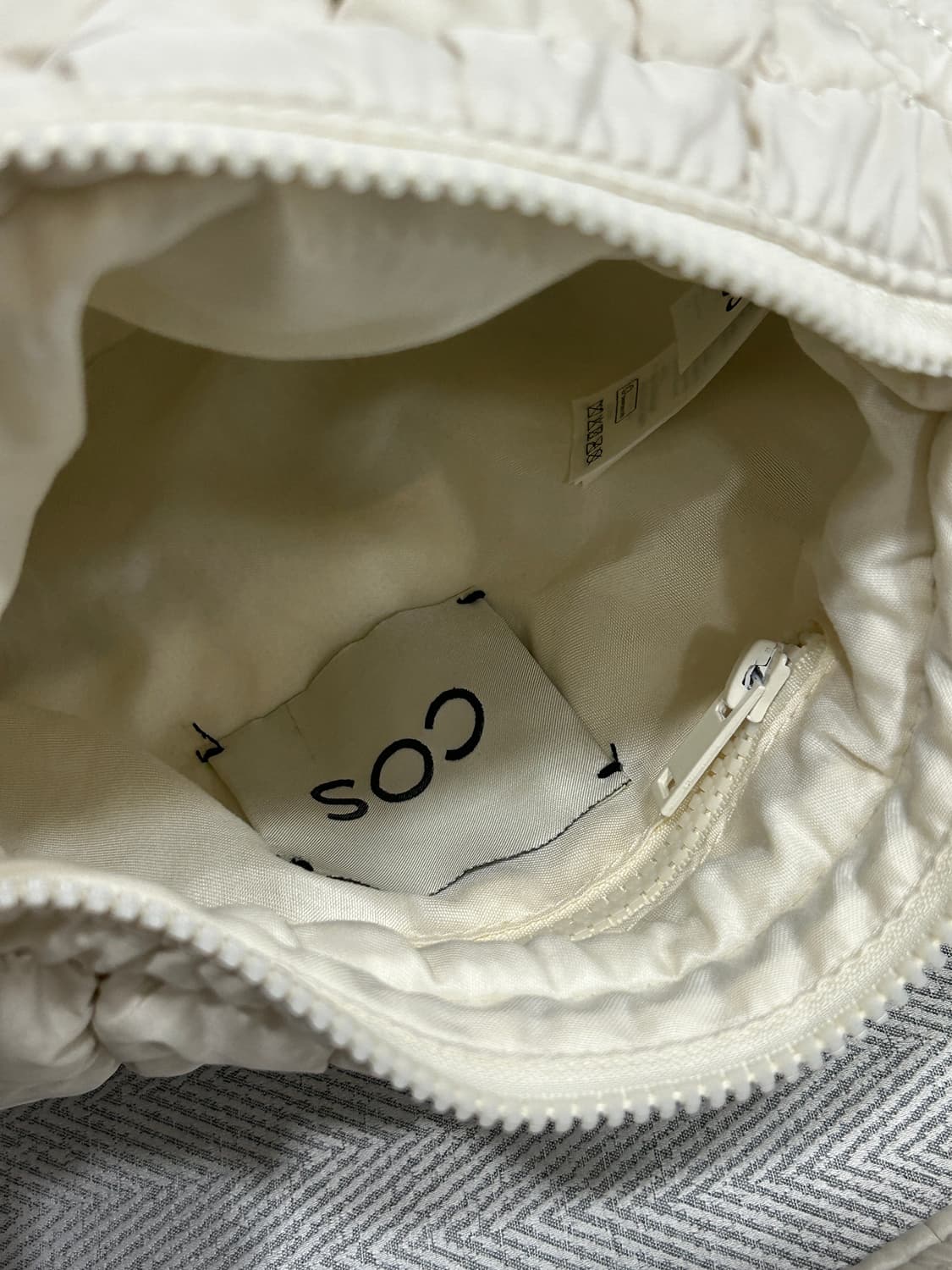 코스 COS 미니 구름백 아이보리 상품이미지8