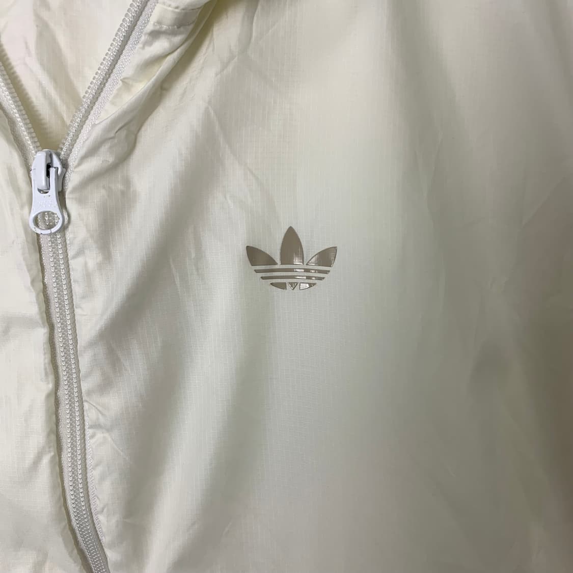 아디다스 아이보리 포켓 바람막이 상품이미지4