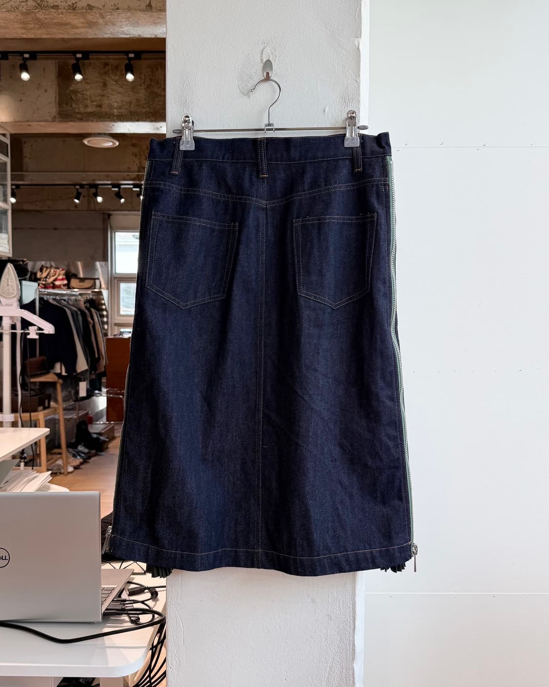 아페쎄 x 사카이 데님 플리츠 스커트  상품이미지5