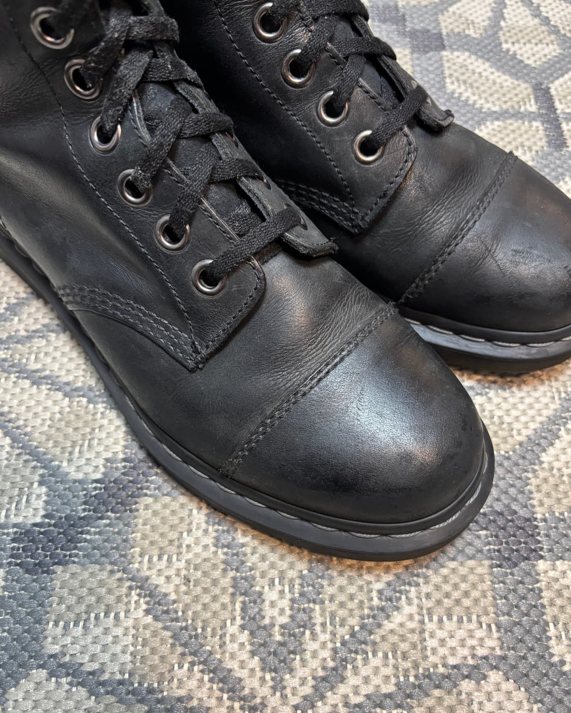 (260) 닥터마틴 메이슨 8홀 사이드집 부츠 블랙 상품이미지2