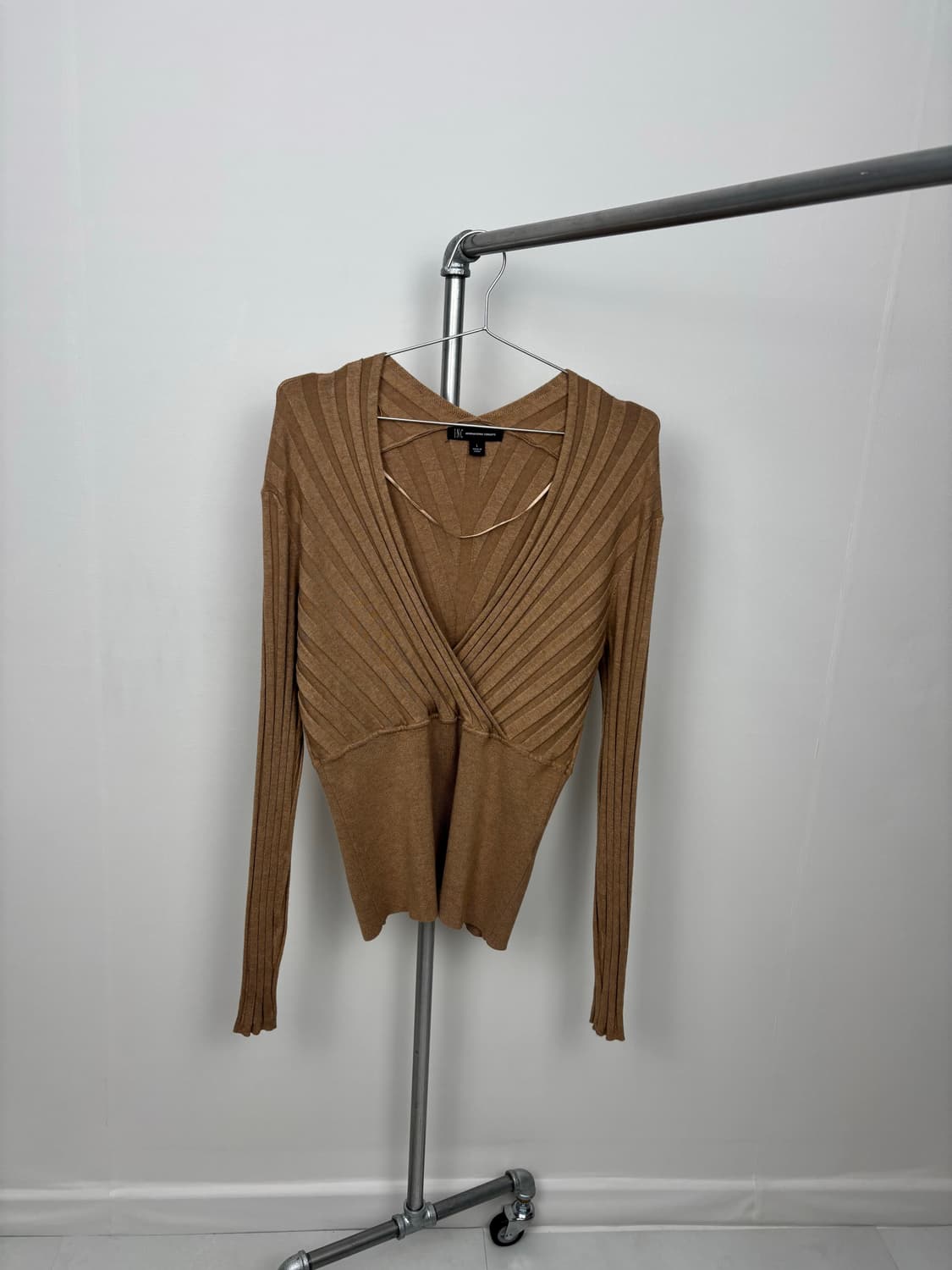 DEEP V-NECK CAMEL KNIT 상품이미지8