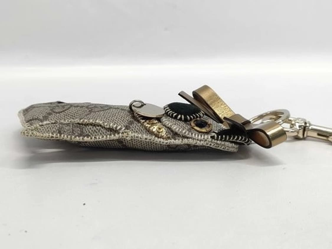 복원 예정] 구찌(GUCCI) 퍼그 가죽 키링 '올리버' 상품이미지3