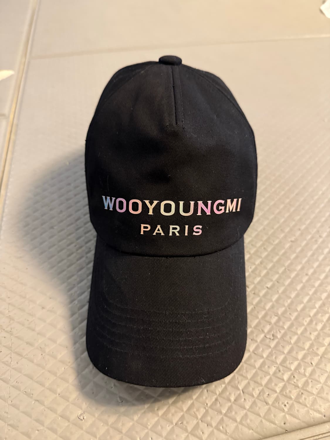 우영미 렌티큘러 엠브로이드 볼캡 블랙 - 23SS 상품이미지1