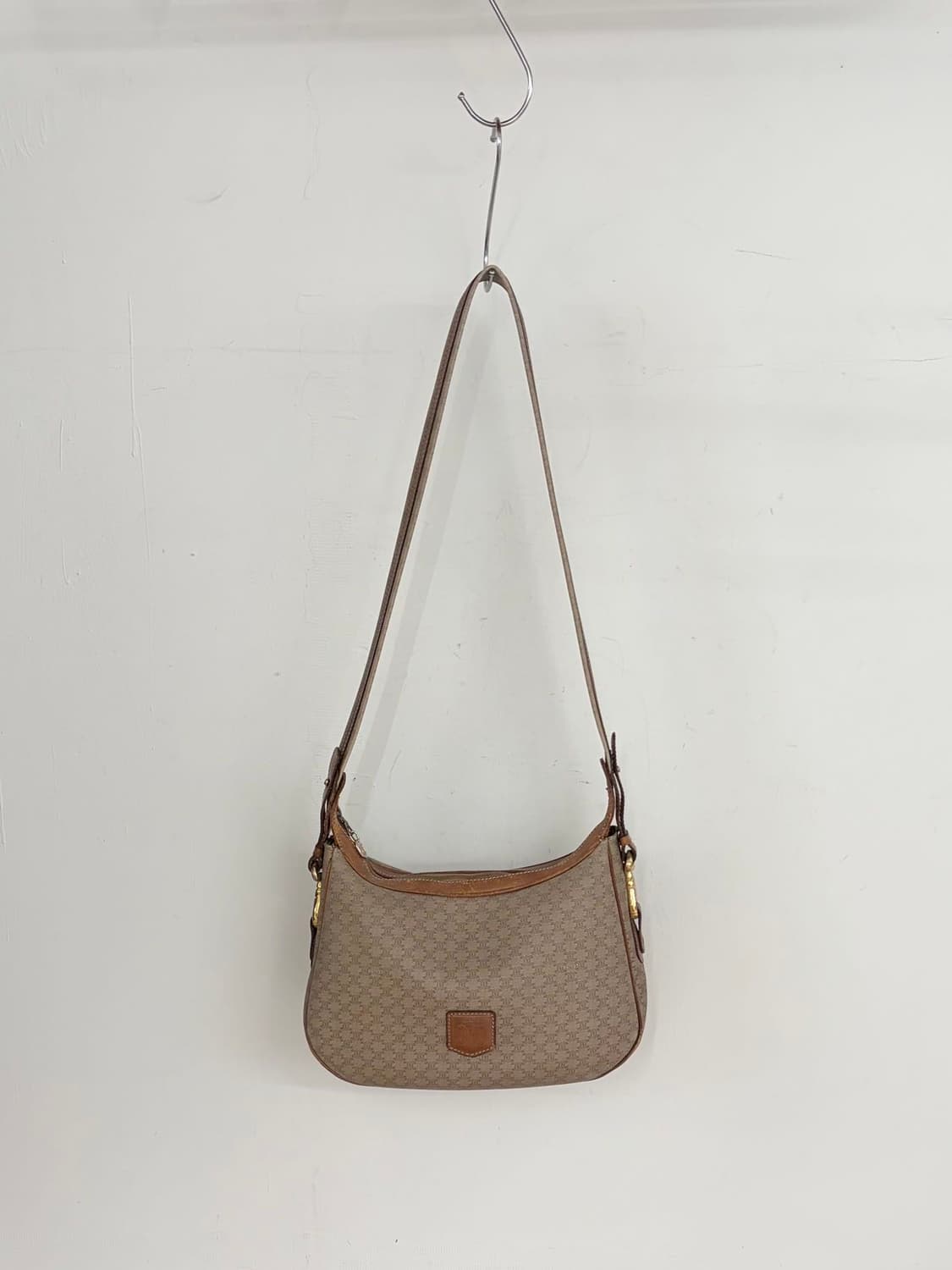 셀린느 베이지 마카담 캔버스 호보 숄더백  상품이미지2