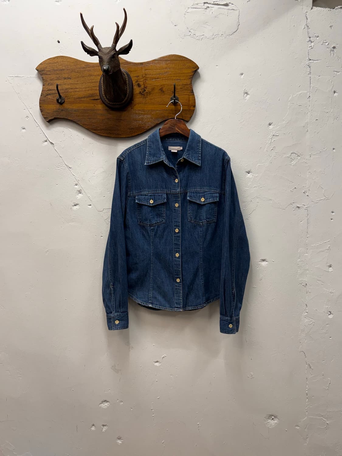 66) J.CREW Two-Pocket Denim Shirt 상품이미지2