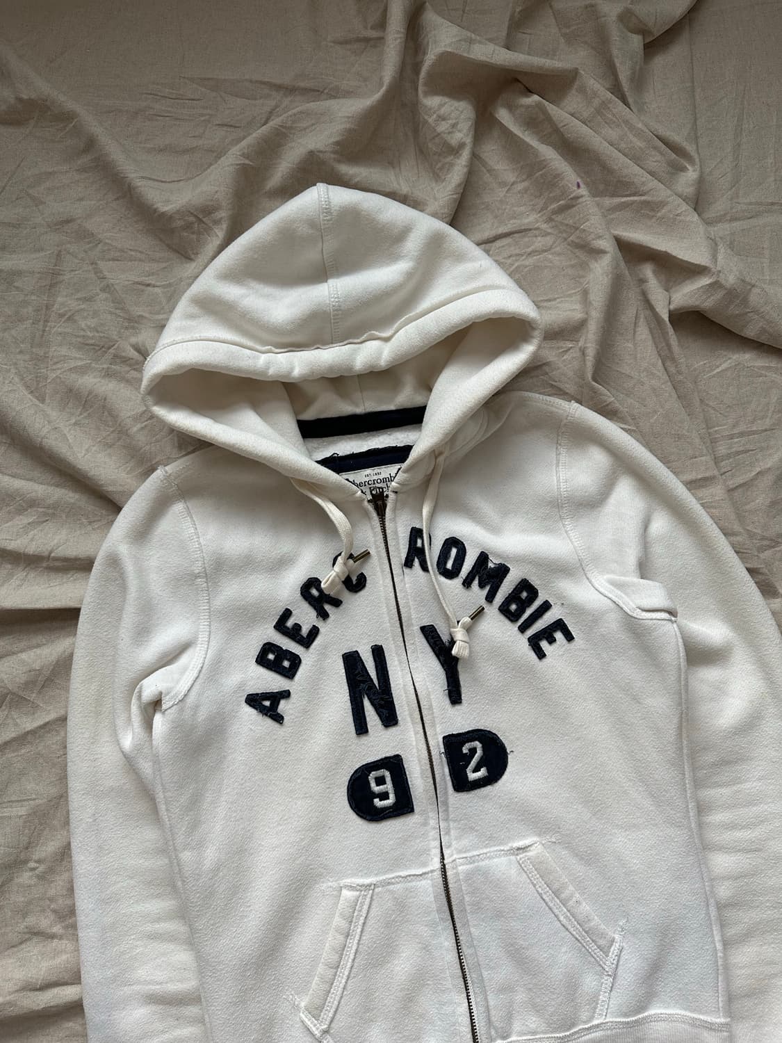 아베크롬비 중앙 자수 로고 화이트 후드집업 상품이미지6