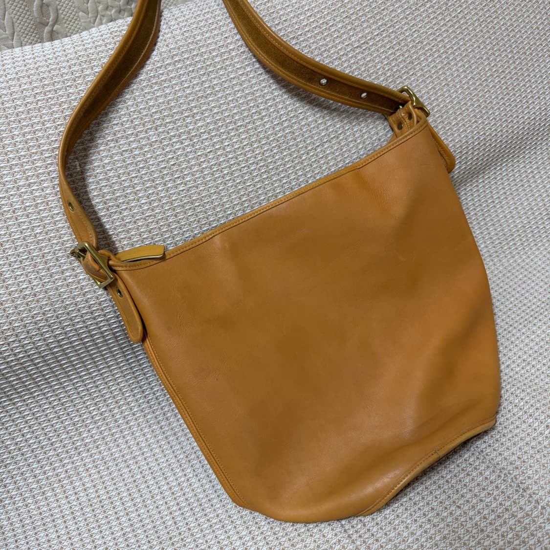 [OS] 올드 코치 레더 더플 백 카멜 상품이미지2