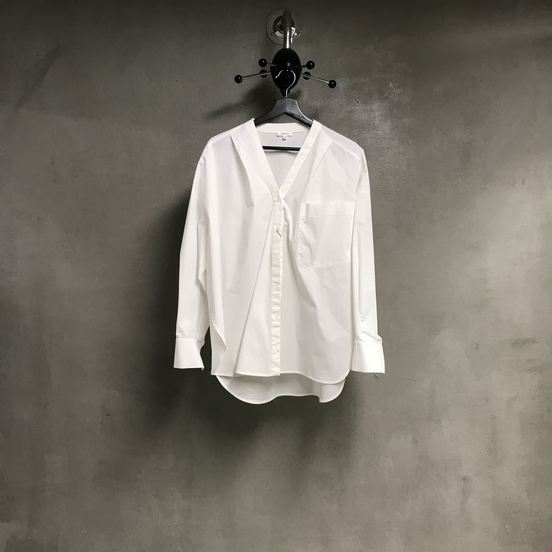 엔폴드 브이넥 셔츠 화이트 38(W) 상품이미지1