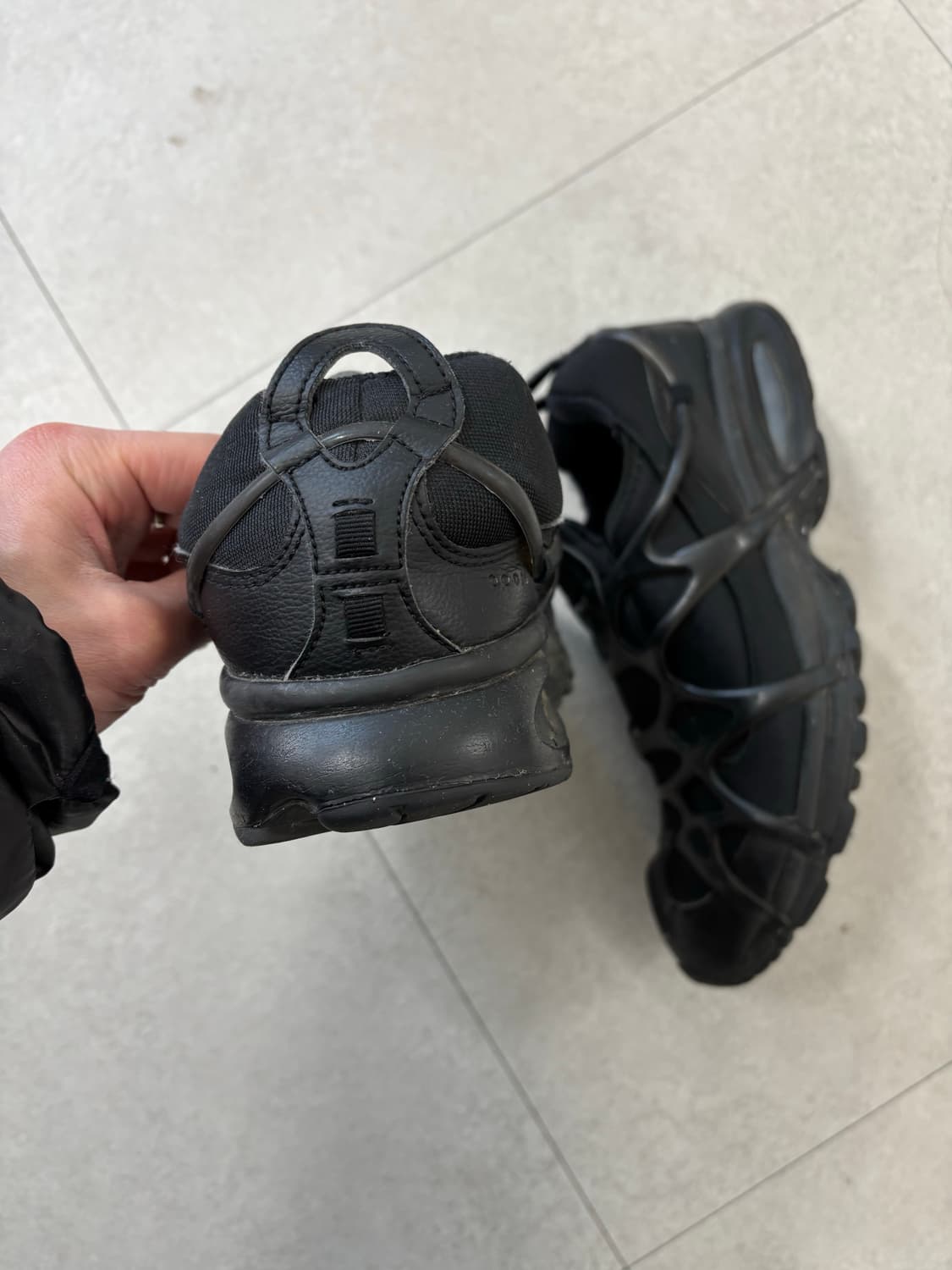 나이키 에어 쿠키니 트리플 블랙 285 상품이미지4