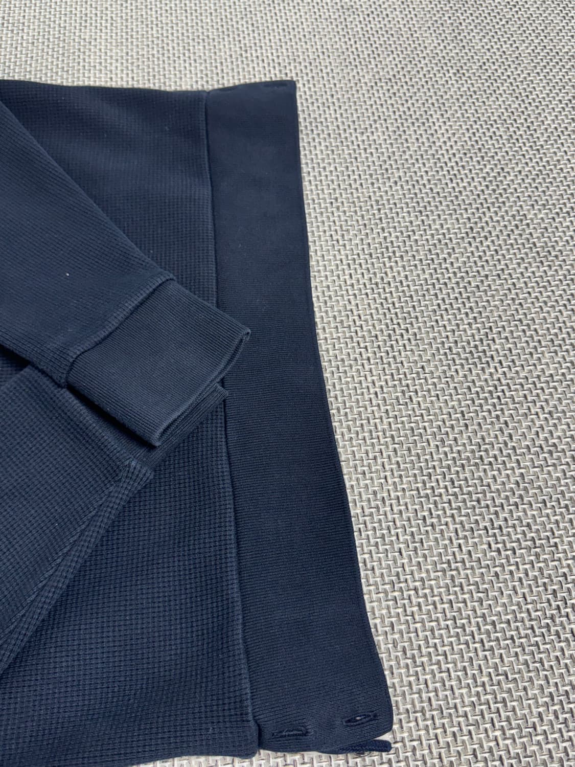 톰브라운 와플 니트 래글런 맨투맨  상품이미지3