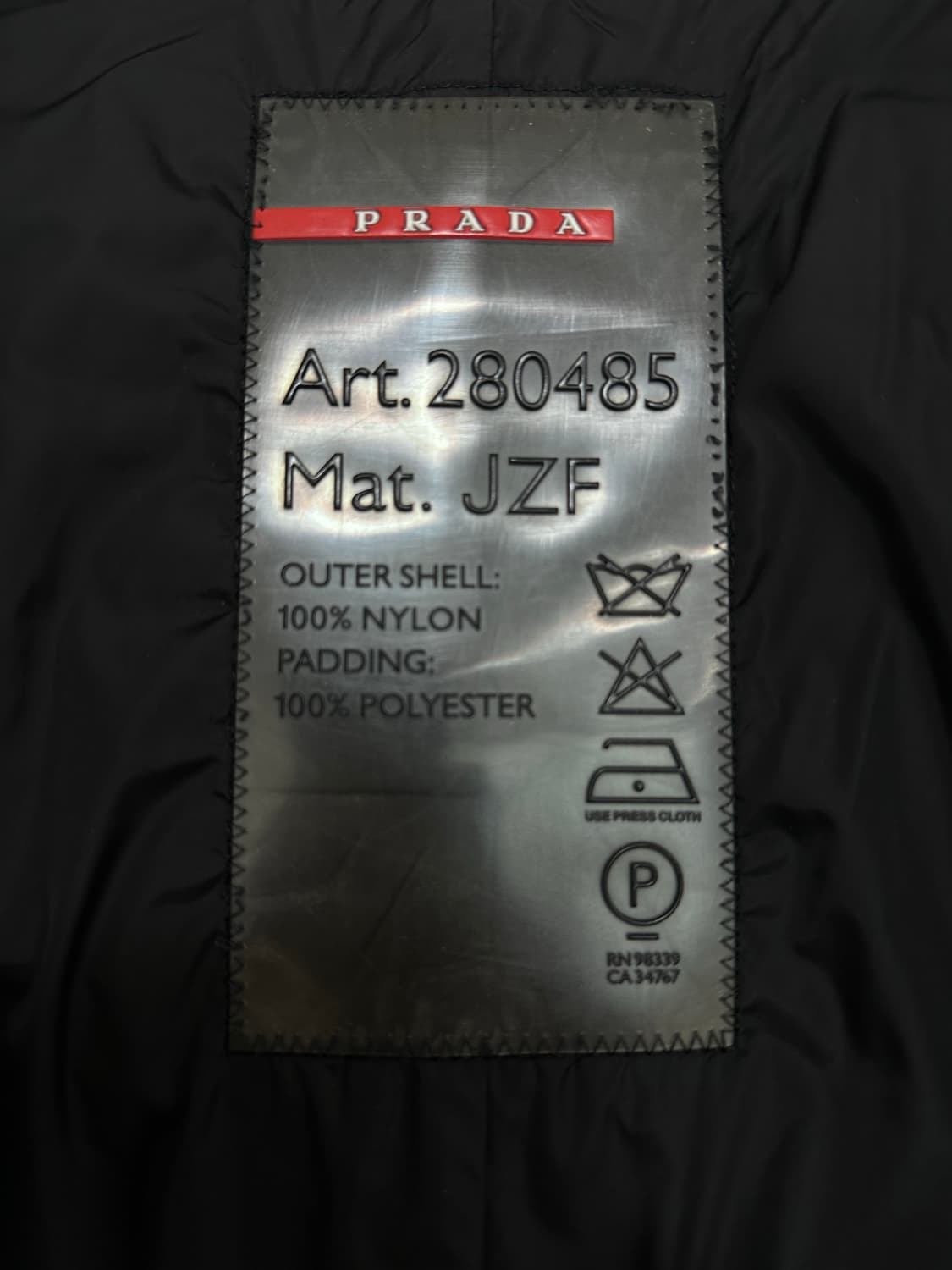 프라다 스포츠 후드 패딩 자켓 포코노 상품이미지4