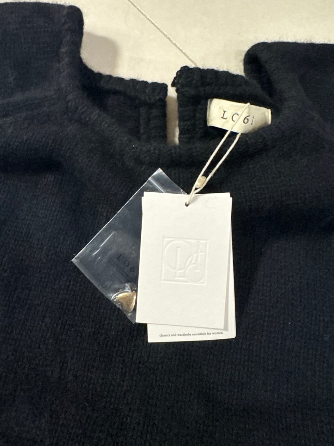 LO61 엘오육일 Fox Scoop-neck Knit 상품이미지8