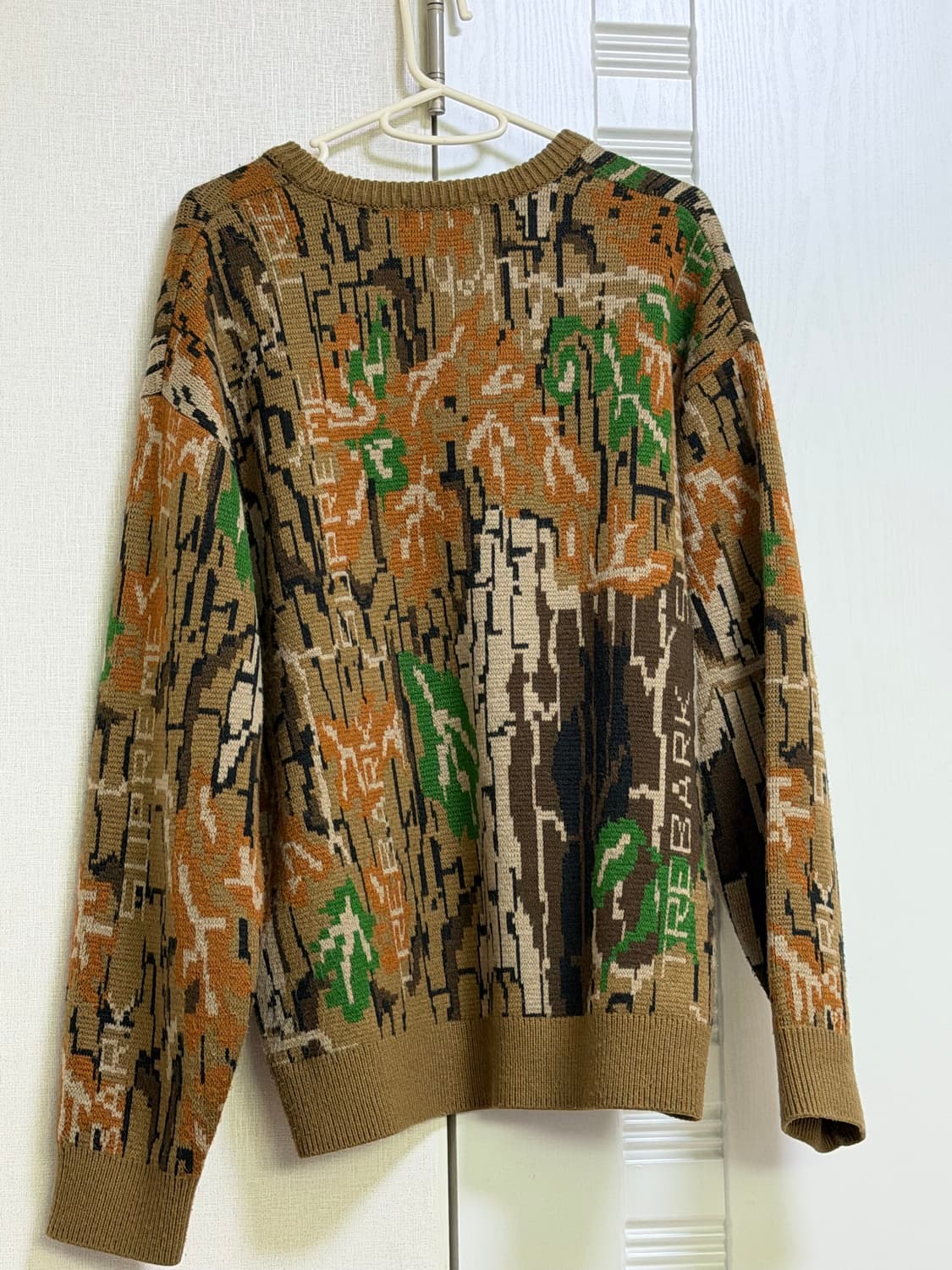 슈프림 트리바크 카모 스웨터 브라운 상품이미지3