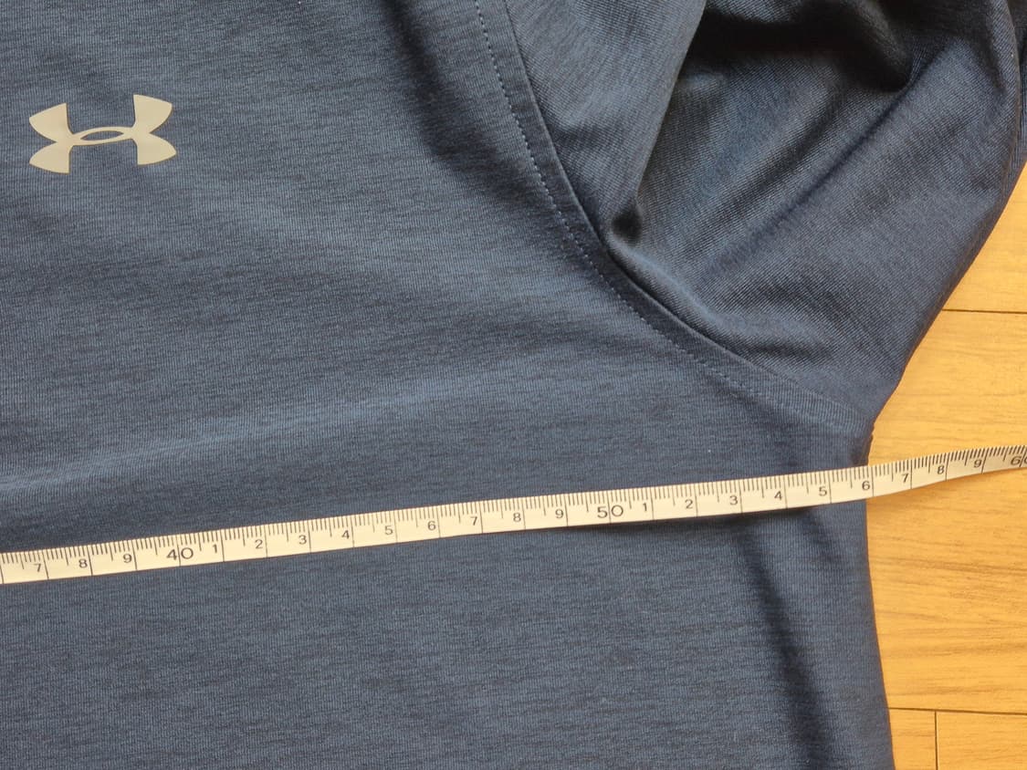 언더아머 남성 긴팔 셔츠 XL 사이즈입니다. 재질은 폴리에스터 88%와  상품이미지8