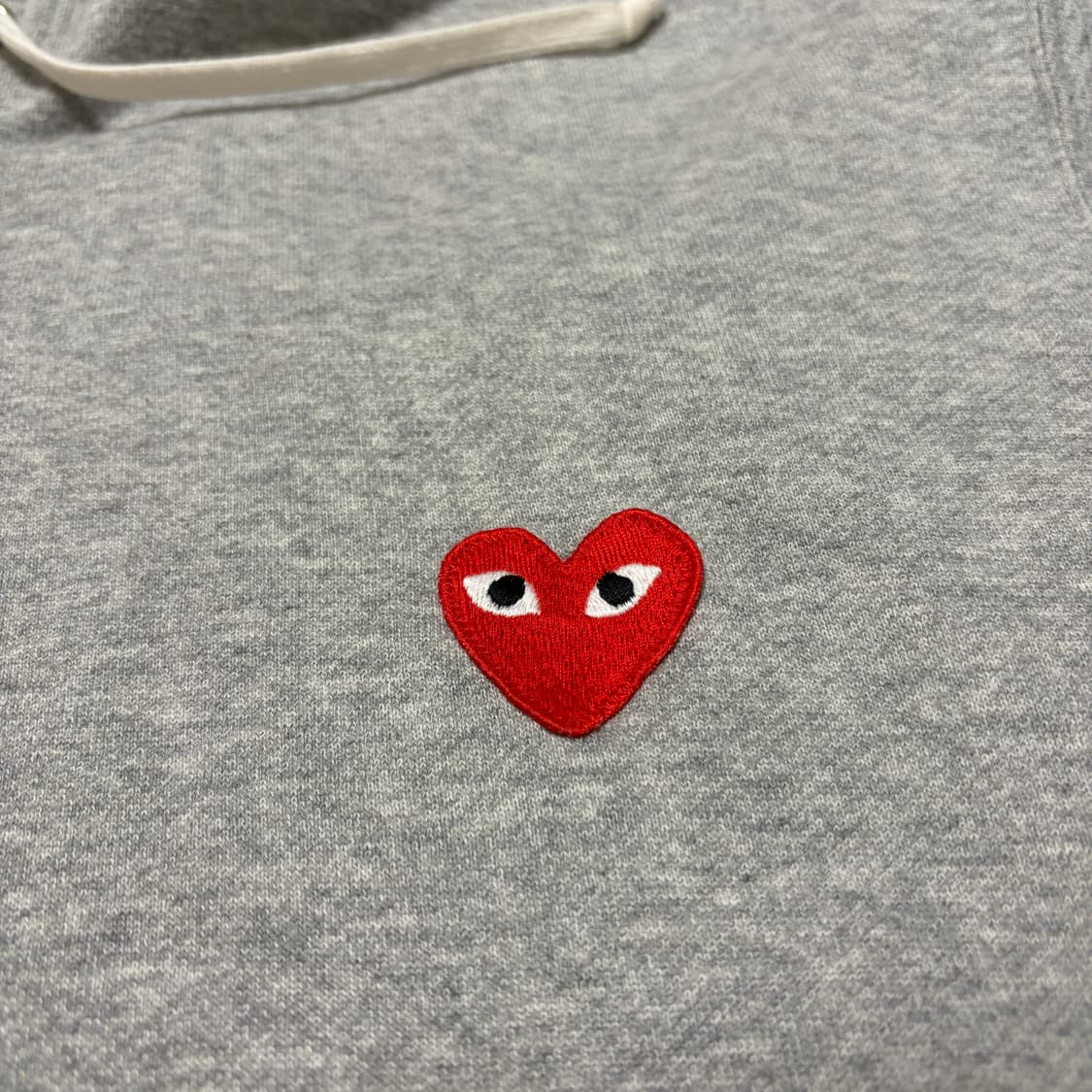 일본판)꼼데가르송 그레이 레드와펜 후드 집업 상품이미지3