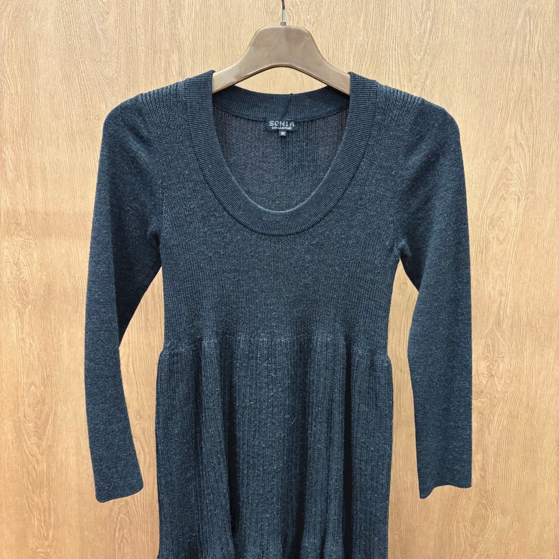 소니아 리키엘 라운드넥 울 니트 롱 원피스 절개 플리츠 디테일 차콜 상품이미지4