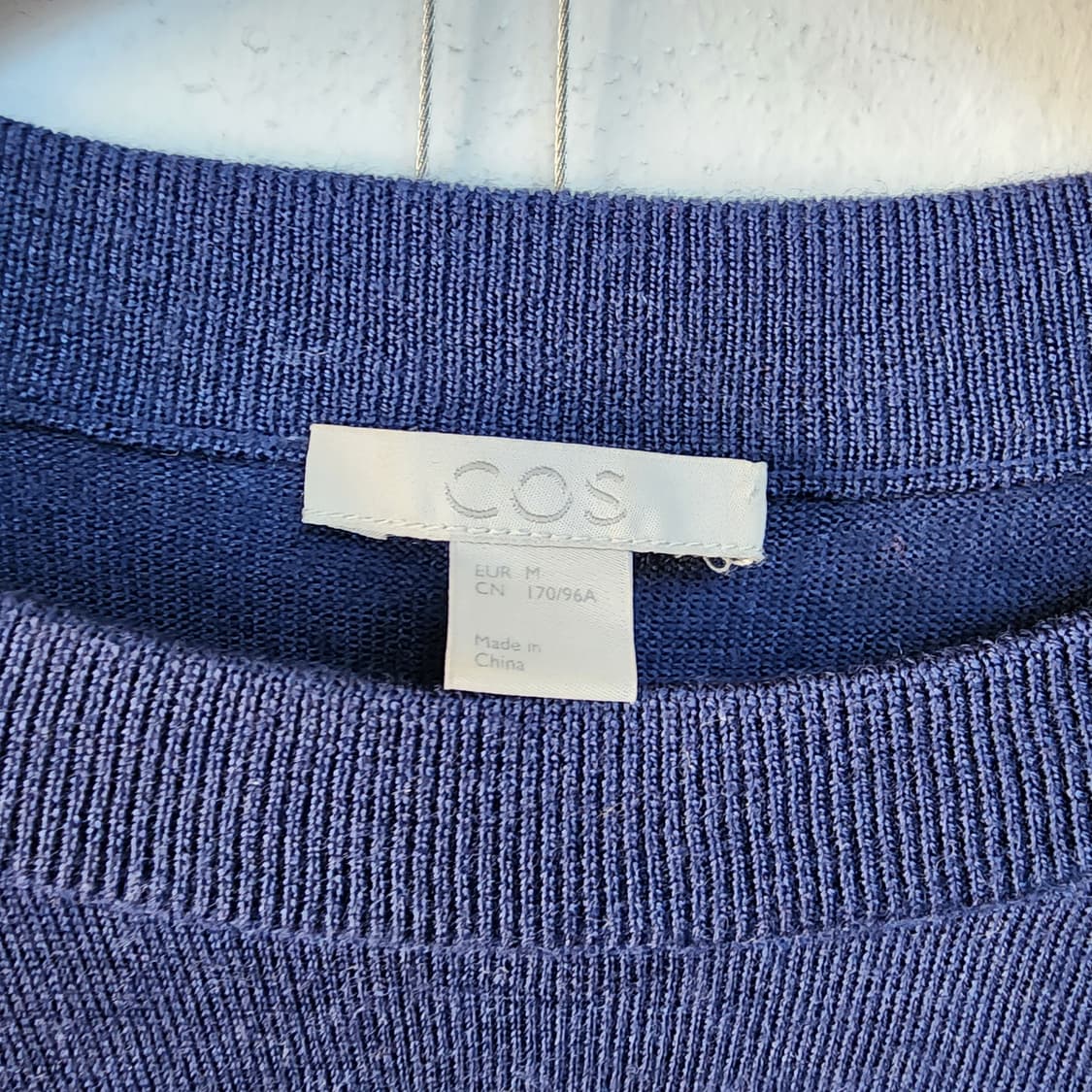 코스 프릴 장식 네이비 니트 상품이미지3