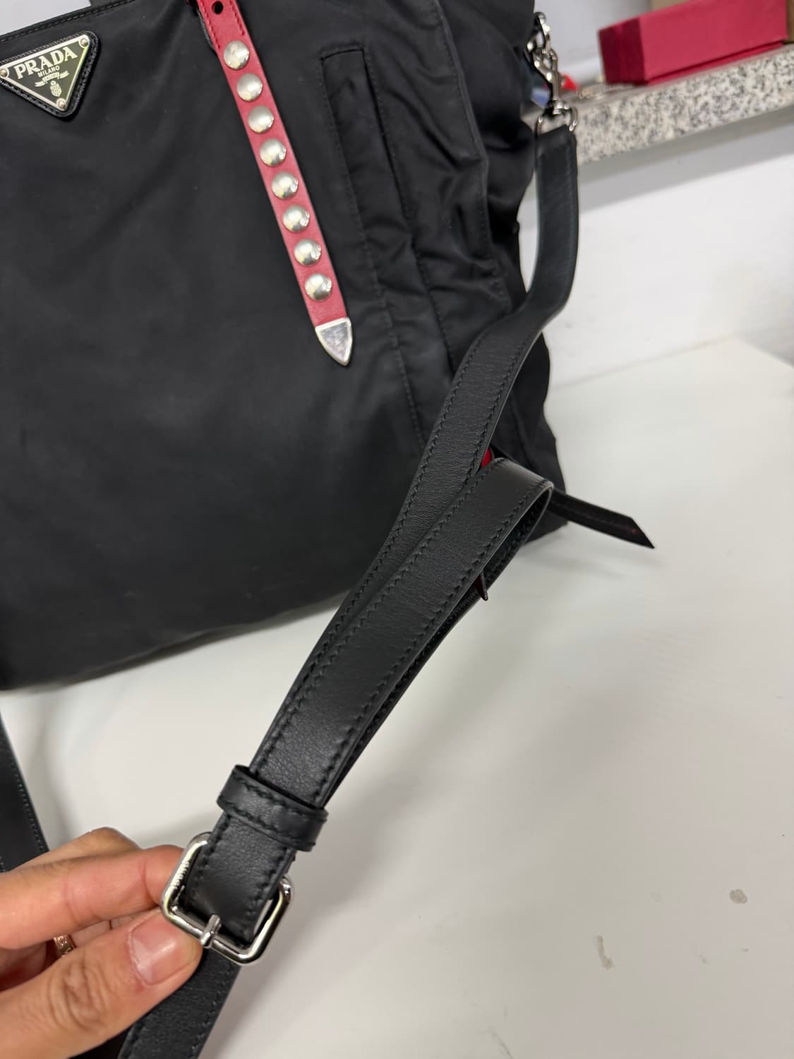 정품) 프라다 테수토 스터드 나일론백  상품이미지3