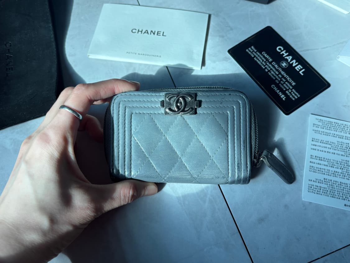 샤넬 보이 카드지갑 은장 / 그레이 / 정품 상품이미지1