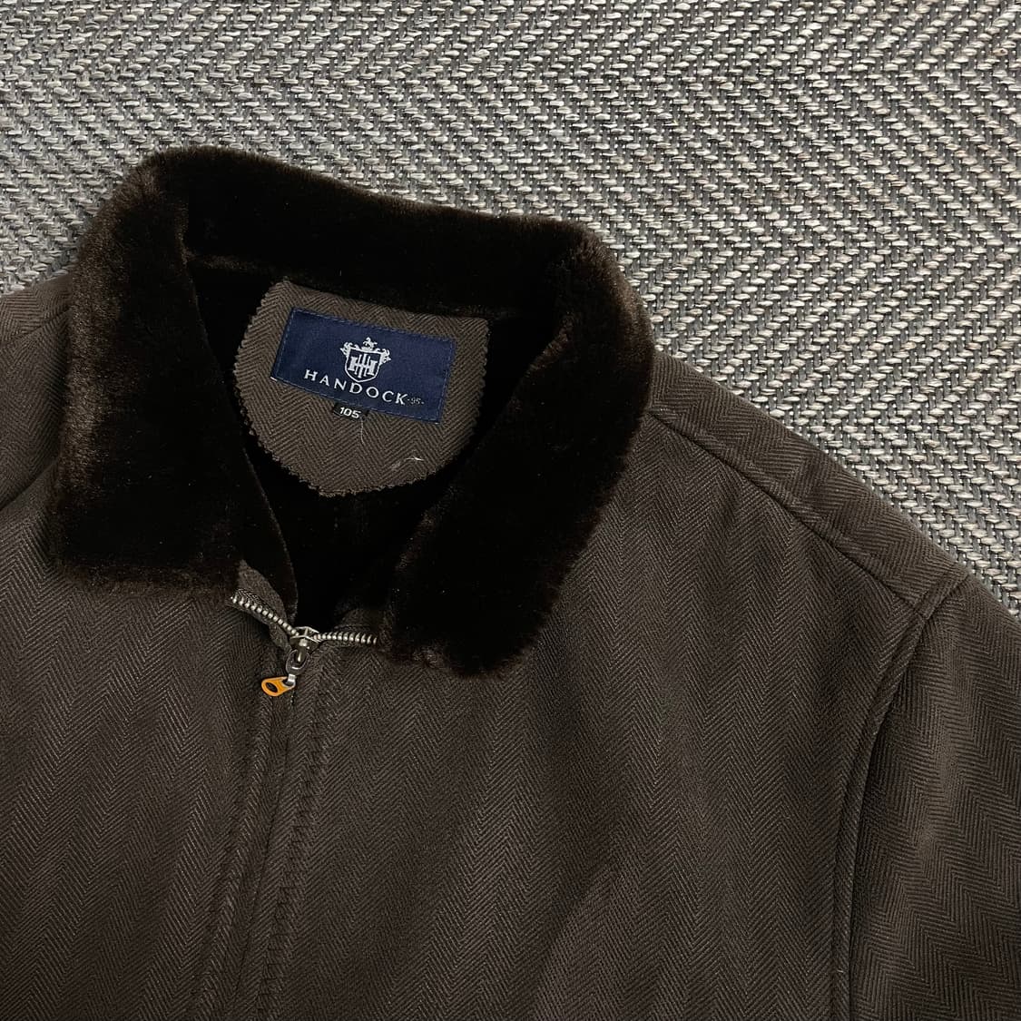 HANDOCK 빈티지 아카이브 헤링본 퍼 트리밍 자켓 브라운 y 4775 상품이미지3