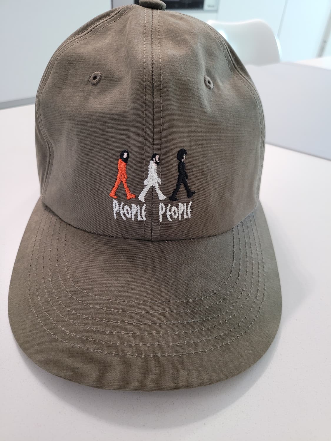 🎸 "전설의 횡단보도를 걷는 사람들" – PEOPLE PEOPLE 자수 상품이미지1