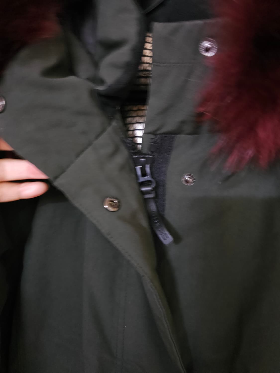 스케쳐스 구스다운  라쿤퍼  롱패딩 카키 상품이미지5