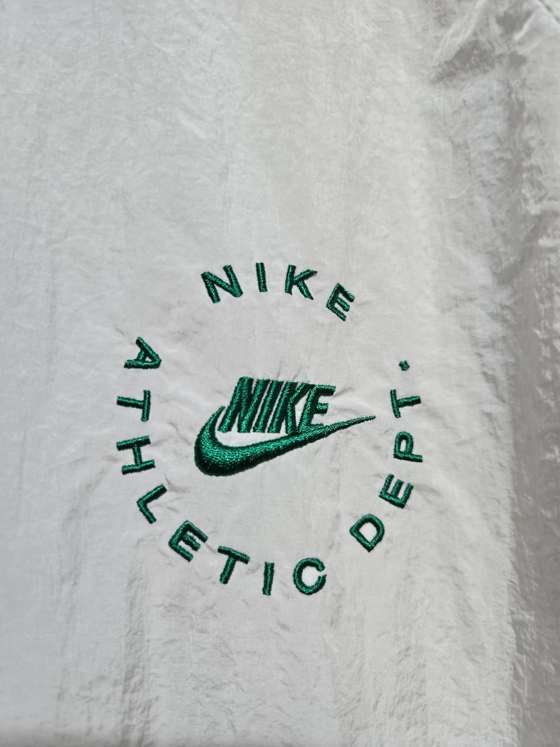 나이키 화이트 우븐 바람막이 점퍼 상품이미지3