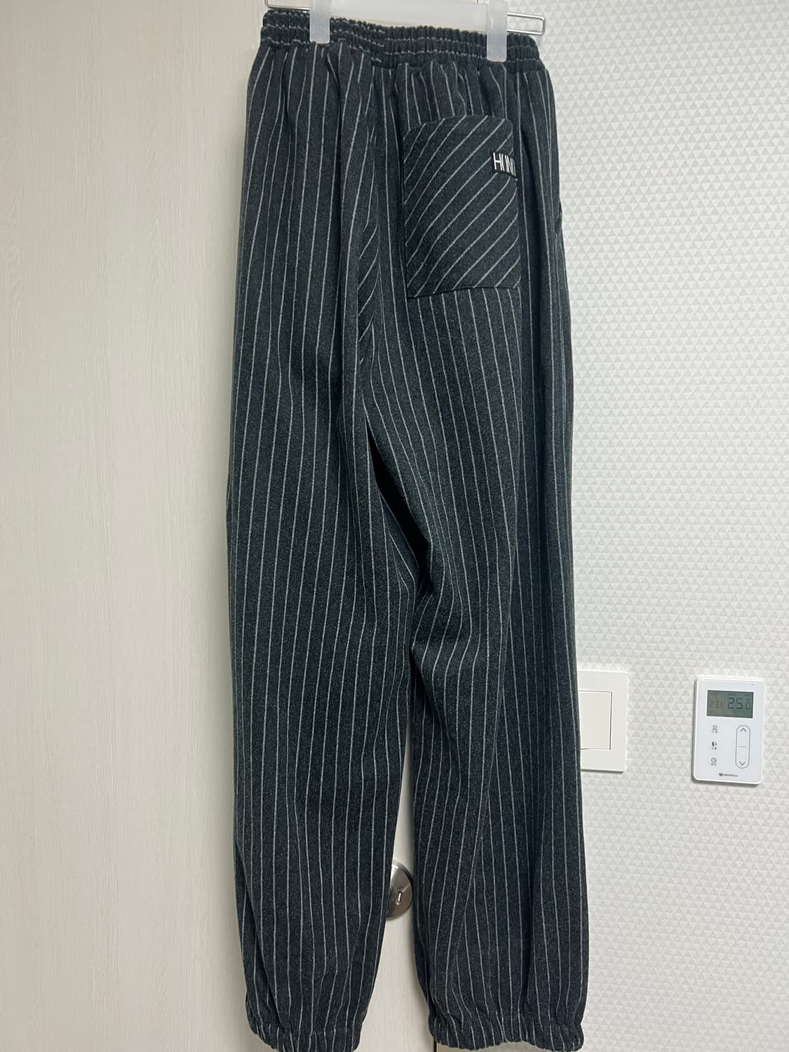 호노 리포트 이지 빅 팬츠 블랙 스트라이프 팝니다 상품이미지2