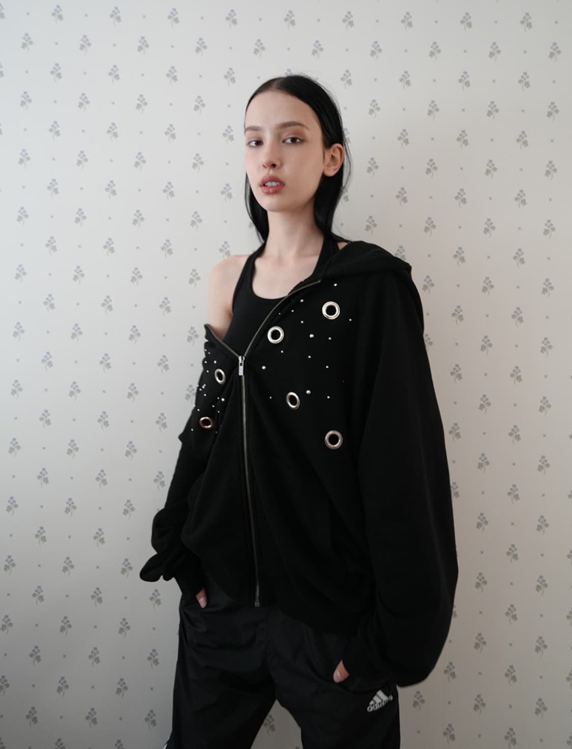 (미착용 새상품) 페인츄얼 스터드 써클 링 후드집업 (블랙) 상품이미지3