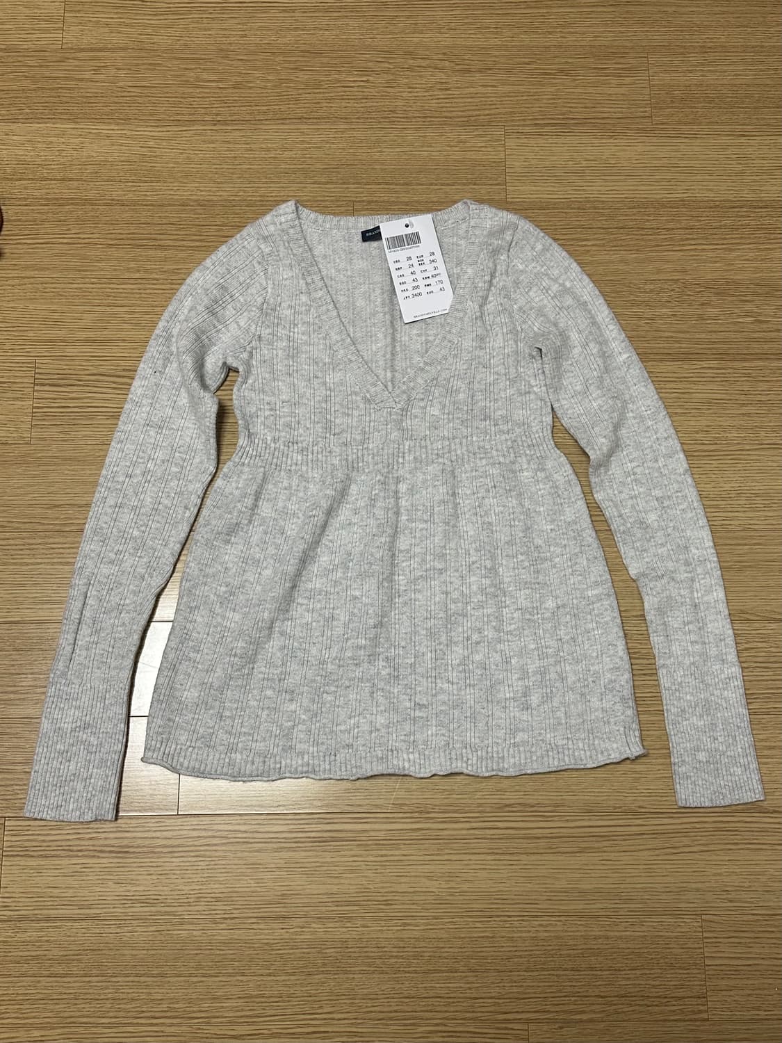 브렌디멜빌 브이넥니트 상품이미지1