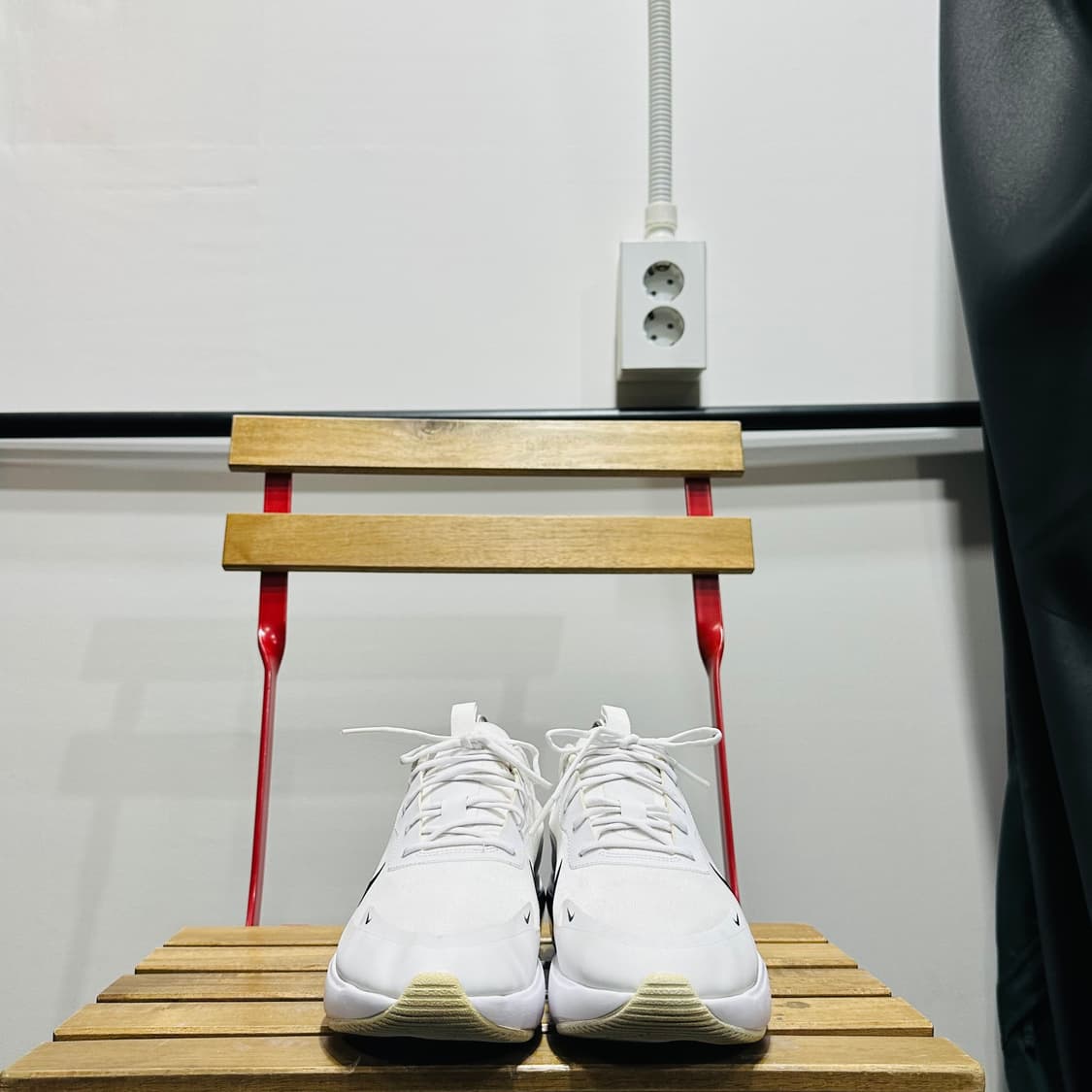 250) 나이키 운동화 남녀공용 신발 에어맥스 디아 블랙 화이트 상품이미지2