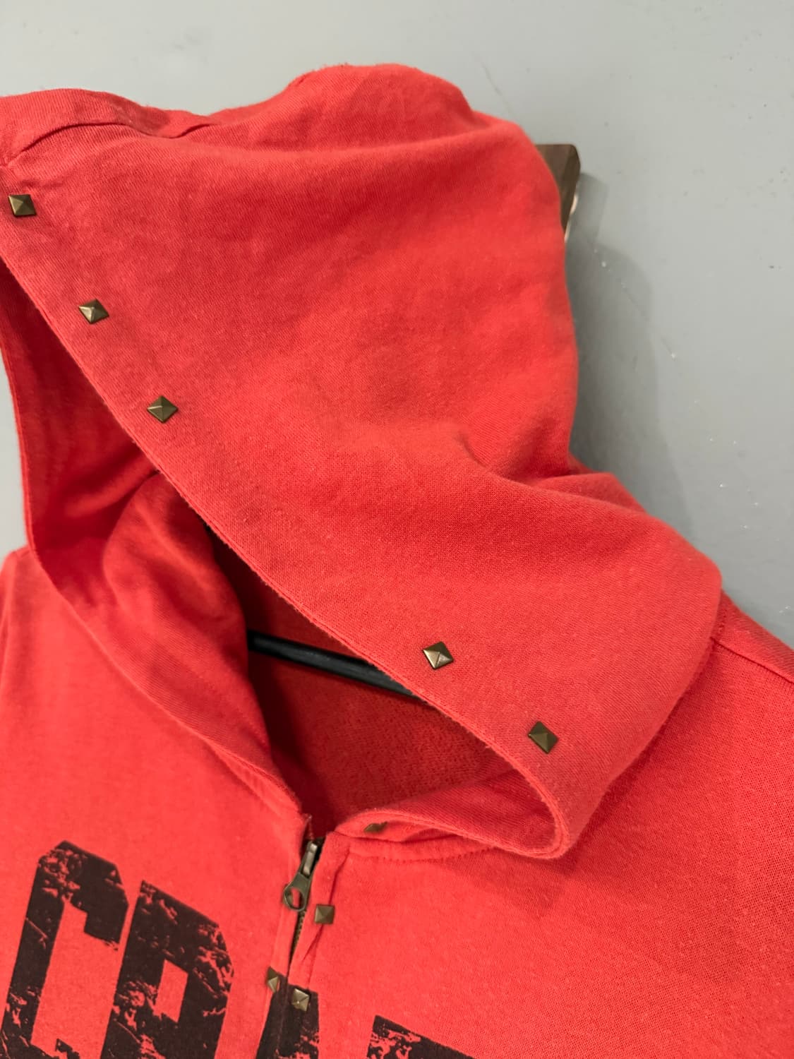 stud detail lettering hood zip-up 상품이미지8
