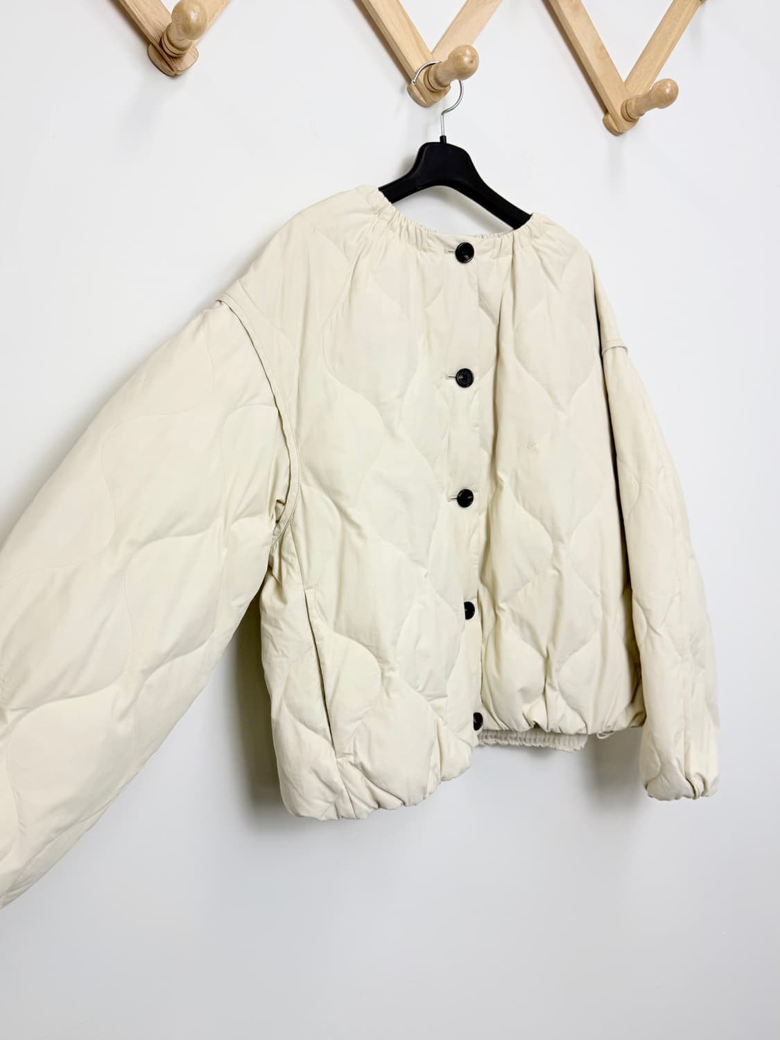 COS 코스 개더드 퀼티드 다운 자켓 상품이미지4